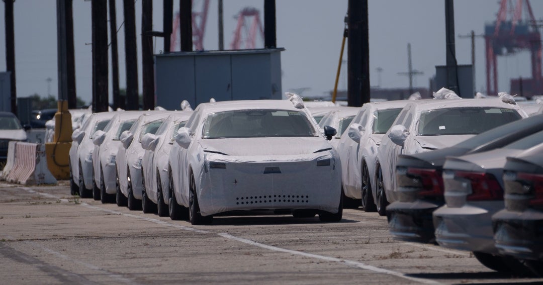 ドナルド・トランプは、4月に新しいニンジンを車に紹介すると発表しました