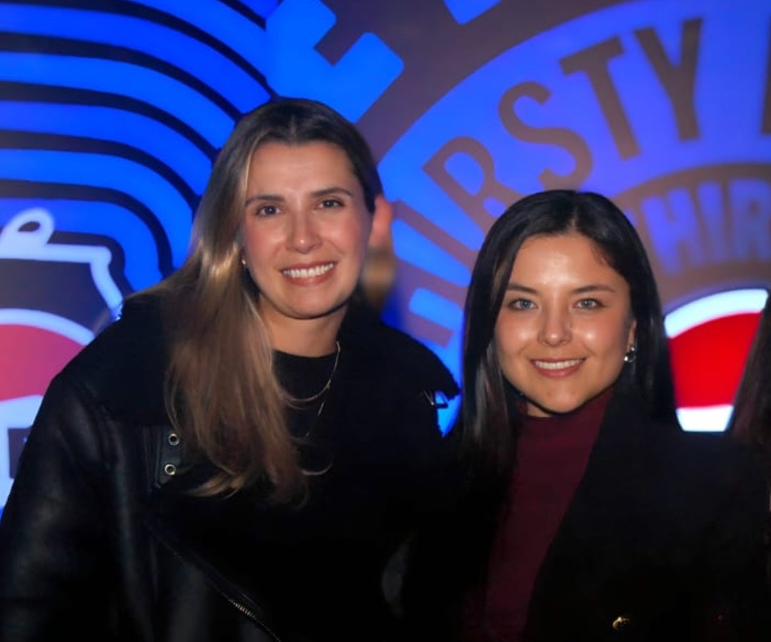 Alejandra Escobar, directora de asuntos corporativos y sostenibilidad; y Jessica Sarmiento, gerente de finanzas para bebidas Latam.