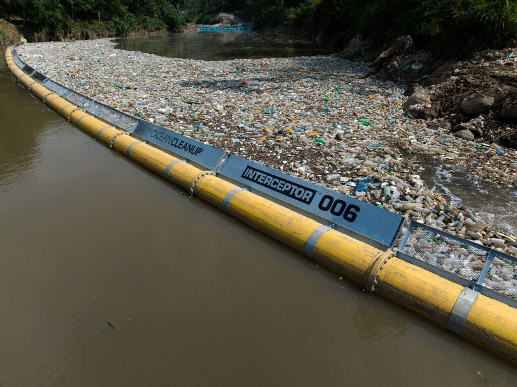 Uso de redes de parte de The Ocean Cleanup