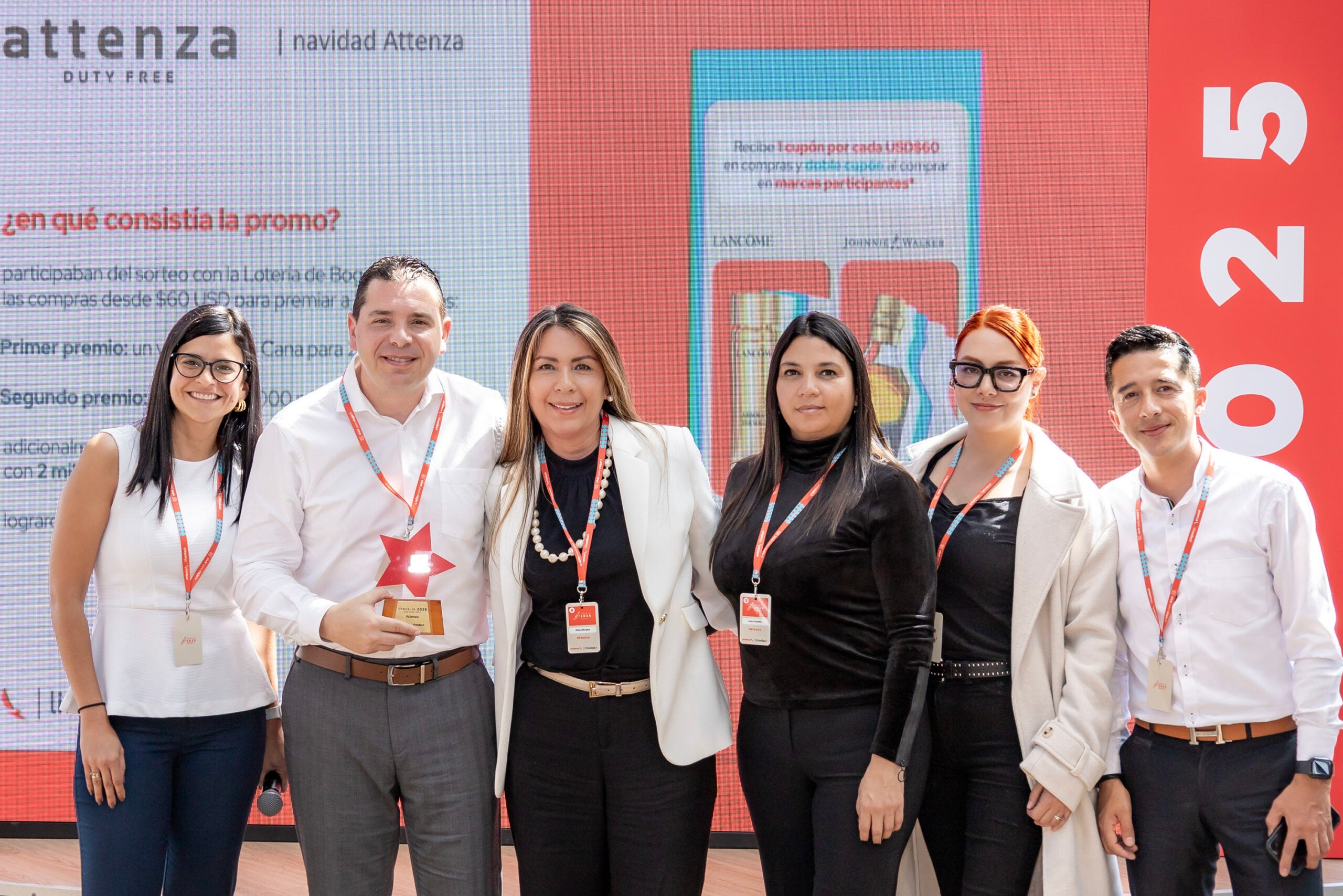 Carlos Quintavalle, director comercial; Diana Burgos, gerente comercial; Laura Castillo, gerente de tienda; Laura Duque, líder de trade marketing; y Jhon Parra, supervisor de tienda Attenza.