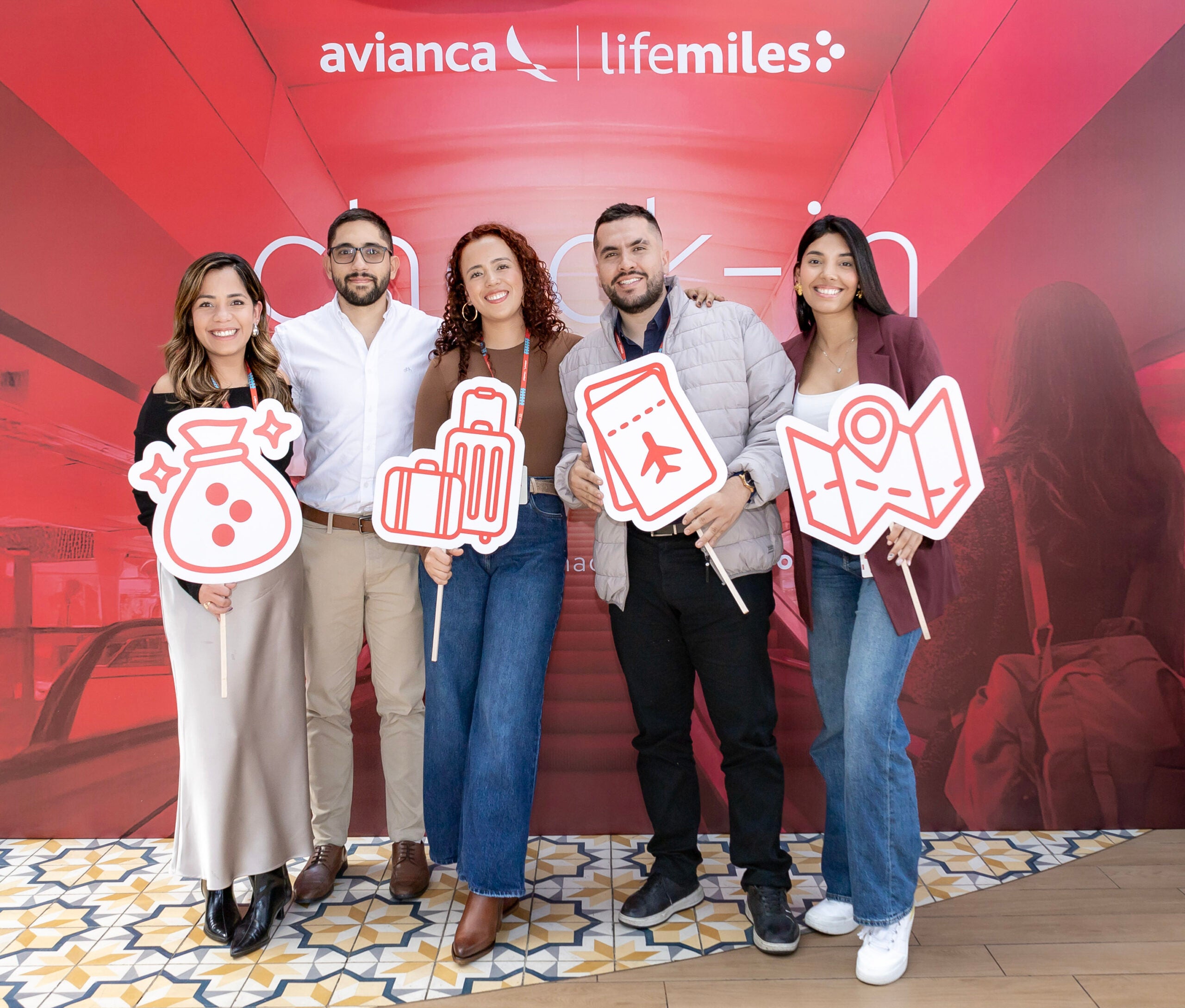 Fabiola Moreno, coordinadora de marketing de LifeMiles; Santiago Orozco, partnerships and loyalty leader; María Paula Rodríguez, desarrollador de negocios en LifeMiles; Roger Muñoz, KAM R4all RappiAds; y Betsabeth González, head R4all RappiAds.