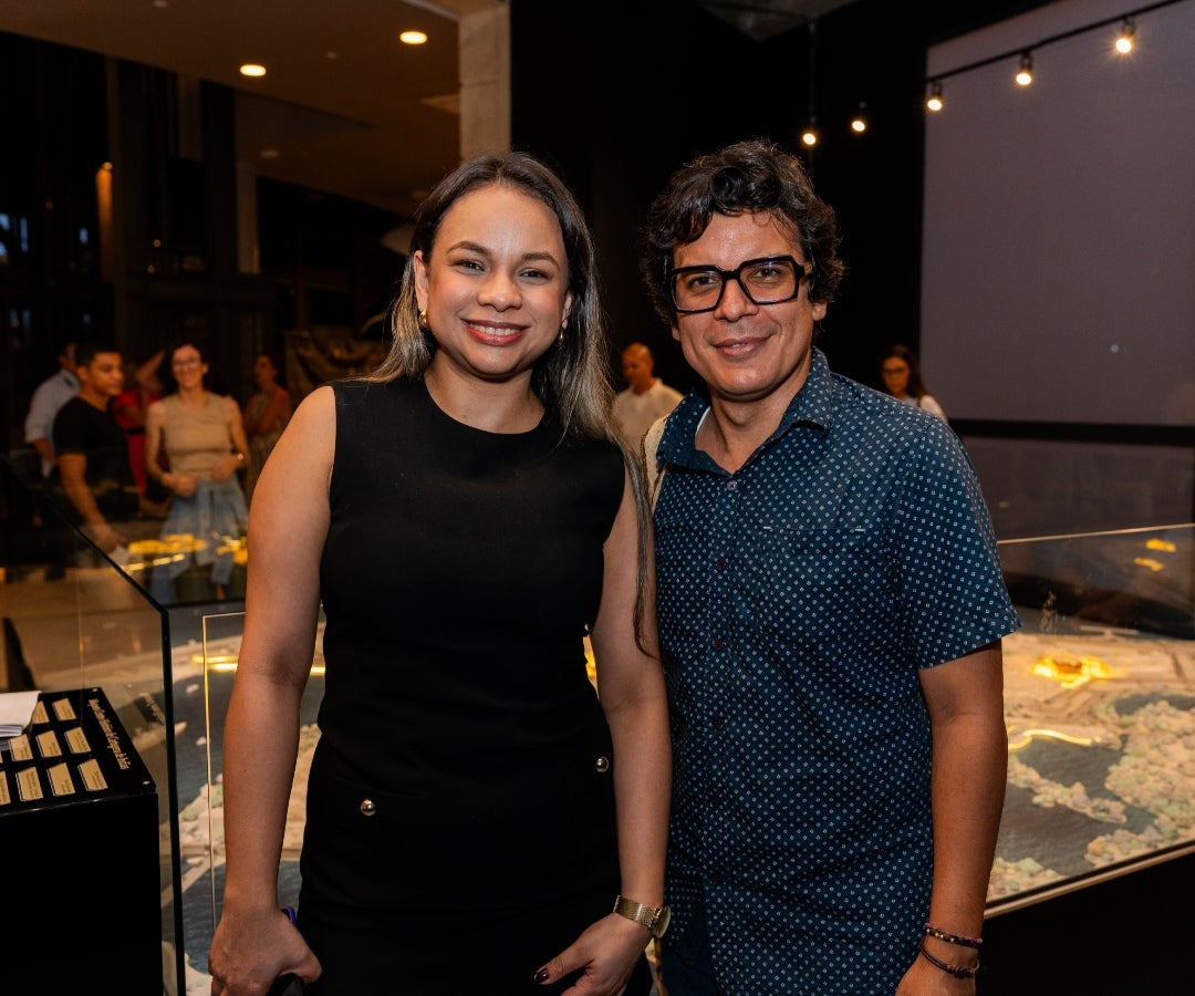 Mikelina Herazo Morales, jefe de mercadeo de La Serrezuela; y Jassir Eljach, docente universitario e influencer.