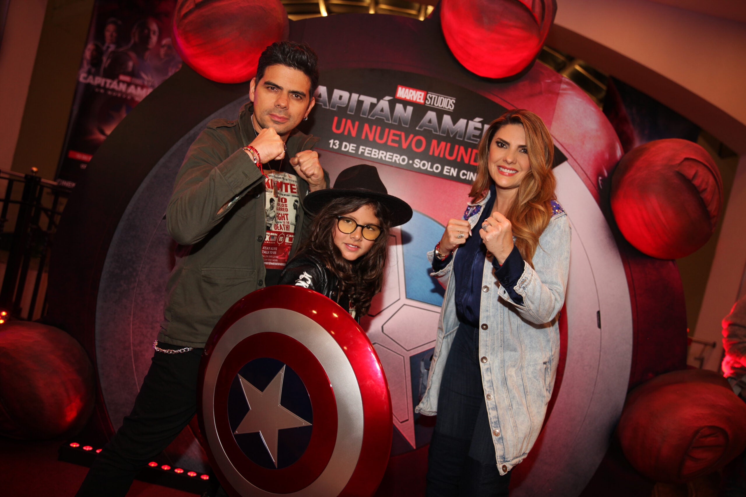 Alejandro Aguilar, actor; su hijo Dante Aguilar Soto, actor; y su esposa, Ana Karina Soto, presentadora.