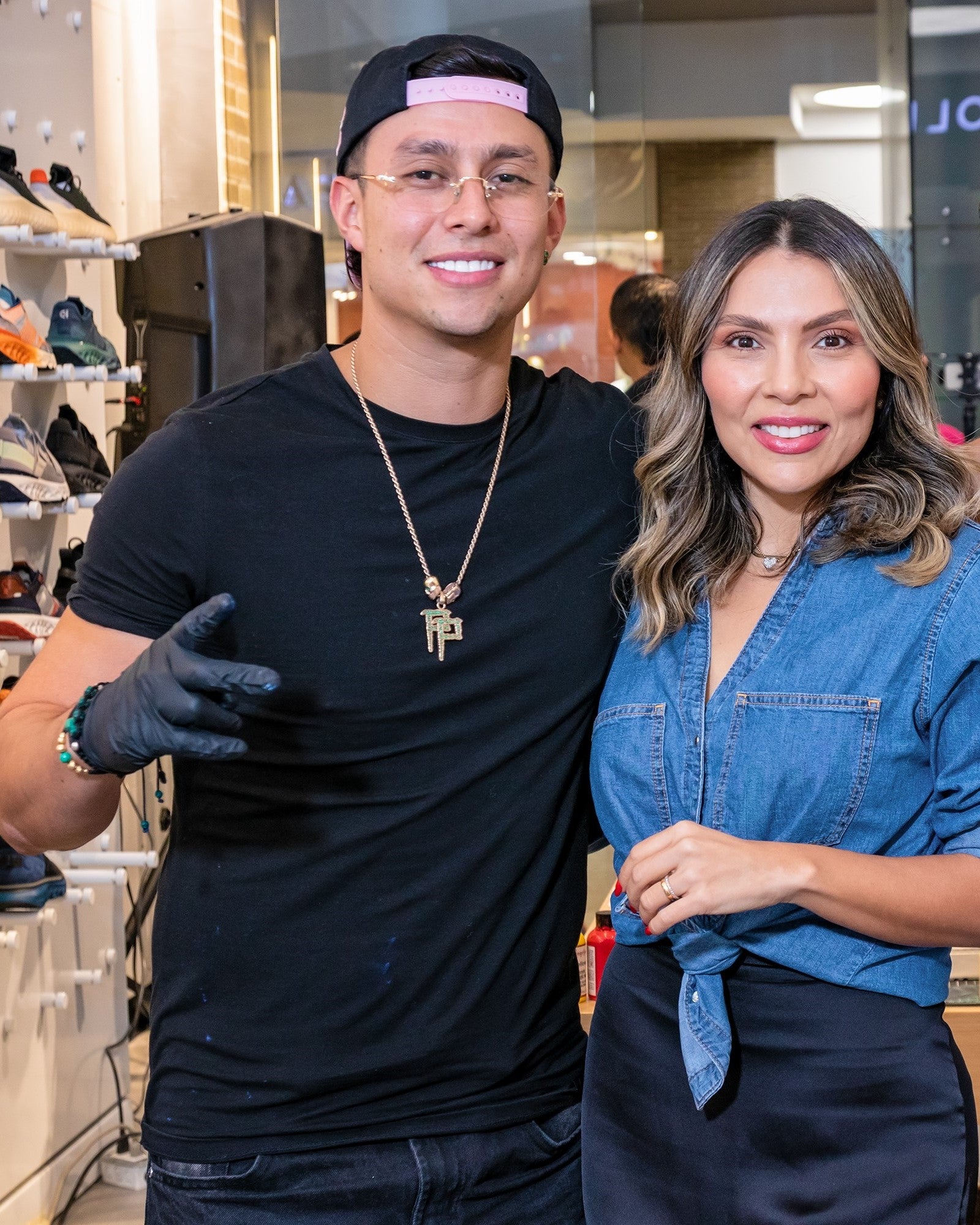 Juan Felipe López, artista plástico; y Katherine Pinzón.