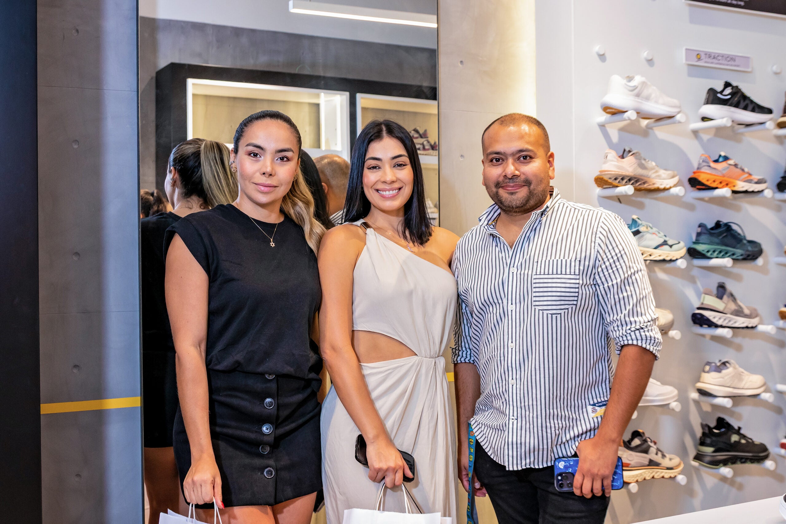 Viviana Álvarez, gerente de High Jewelry; Vanessa Penagos, gerente de Boutique Bodega 3931; y Diego Cabrera, gerente de Consultora Davinci Globlal Group.