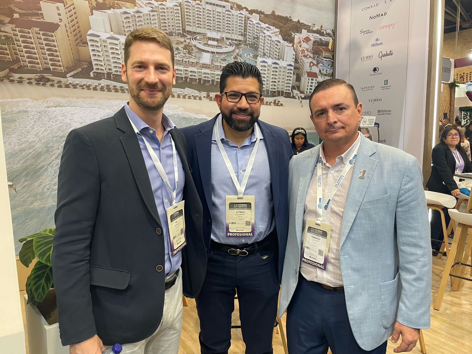 Ivo Berger, gerente de ventas de Hilton Global; Alfredo González, director de ventas de Hilton Global; y Federico Alfaro, jefe de distribución de Hilton Global.