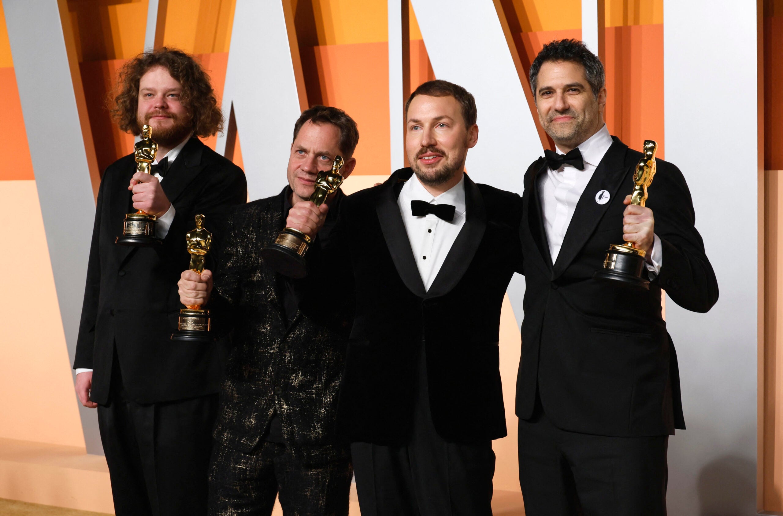 Gints Zilbalodis, cineasta y animador; Matiss Kaza, productor de cine; Ron Dyens, productor de cine; y Gregory Zalcman, productor de cine.