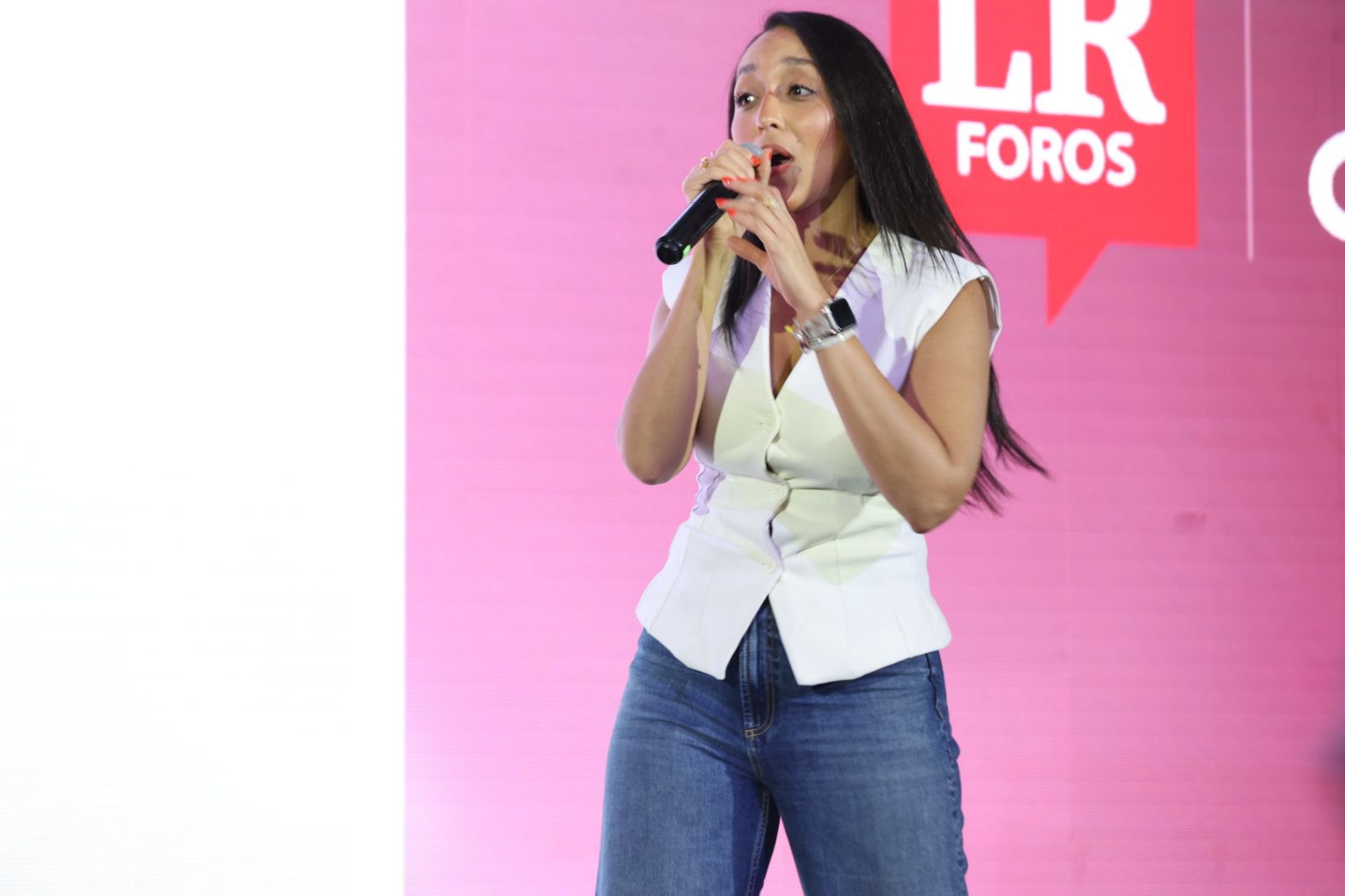 Karen Carvajalino, CEO de The Biz Nation, afirmó que deben romperse los esquemas para conectarse con los consumidores de 2030/LR