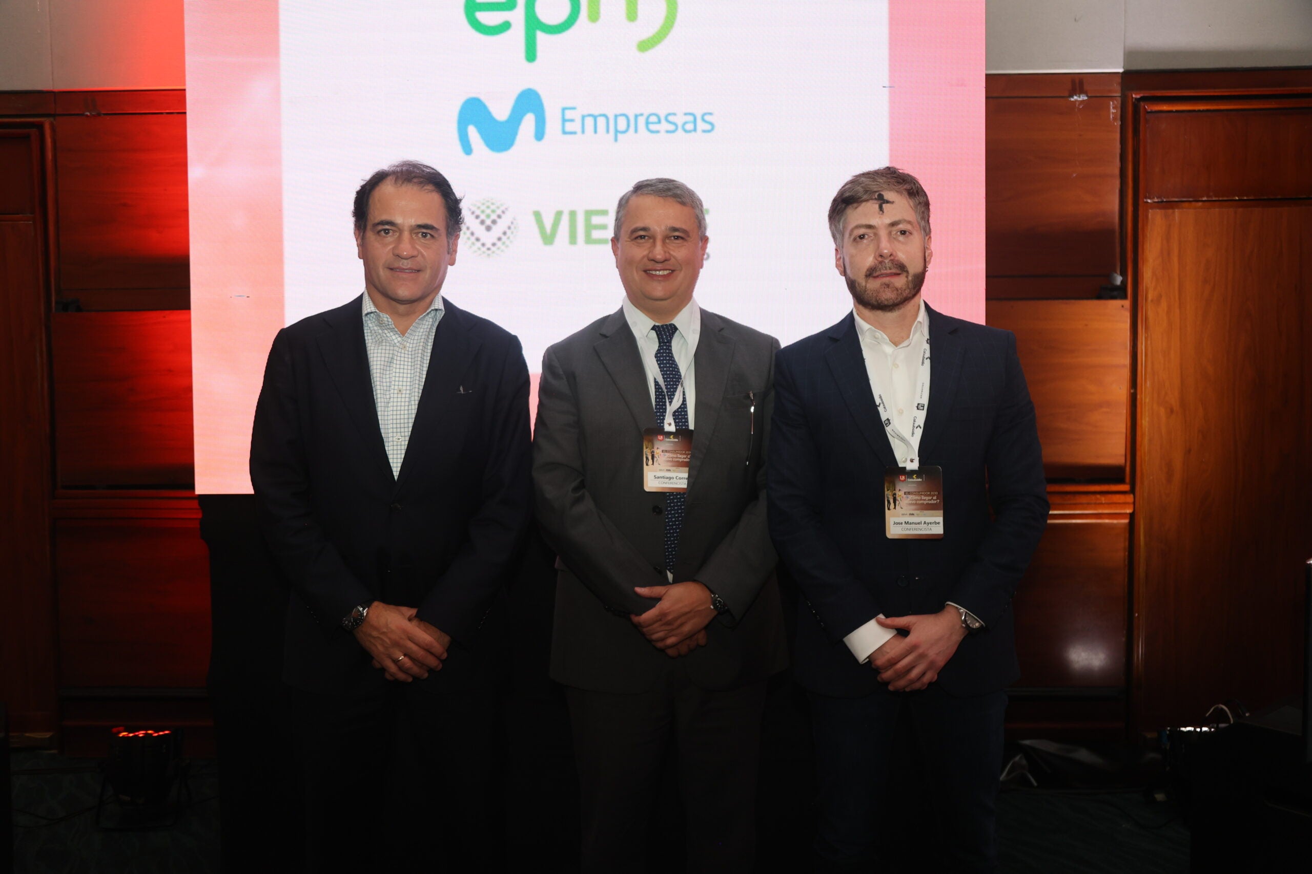 Fabián Hernández, CEO de Movistar Colombia; Juan Santiago Correa Restrepo, decano de la Facultad de Ciencias Económicas y Administrativas de la Universidad Jorge Tadeo Lozano; y José Manuel Ayerbe Osorio, CEO de Dale!