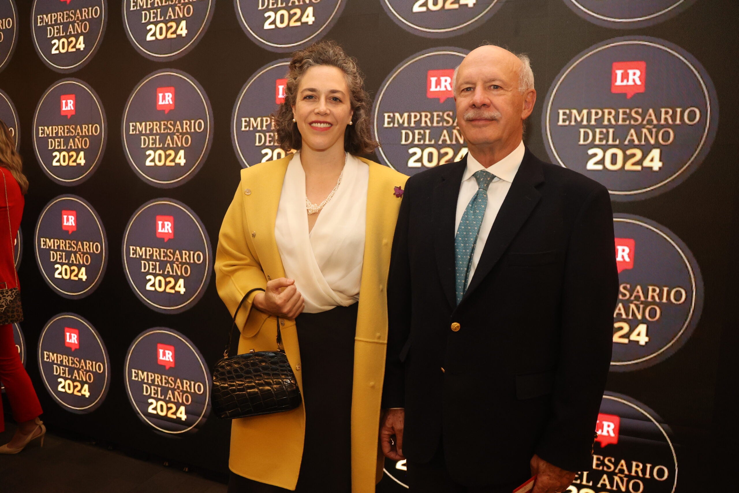 Cristina Vélez, decana de la escuela de administración Eafit; y Alejandro Vélez, presidente de Comapan.