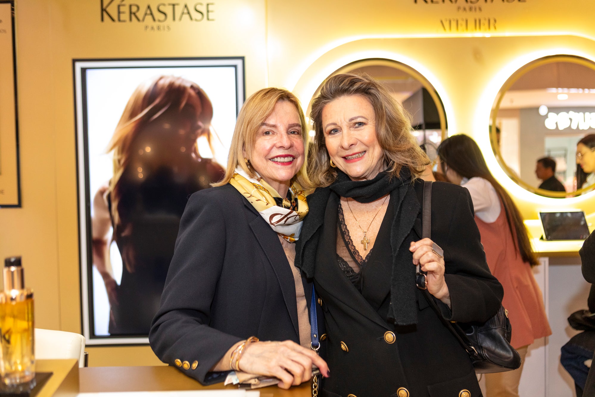 Clara Sarmiento y Nora Corredor, socialites y clientas de Kérastase.