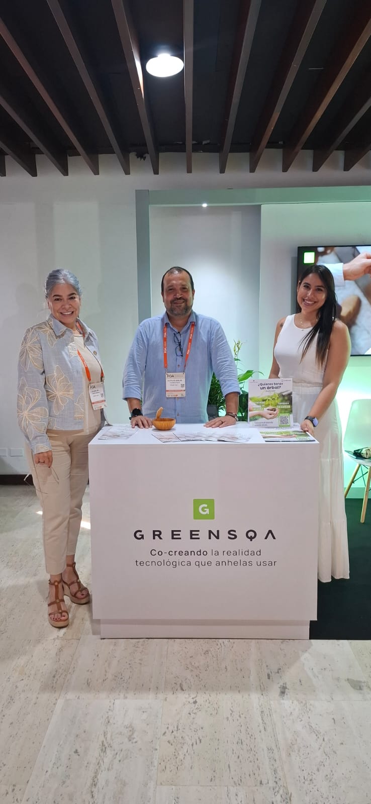 Liliana Gómez Arenas, CEO; Gustavo Valencia, director comercial; y Estefanía Vega, coordinadora de mercadeo de GreenSQA.