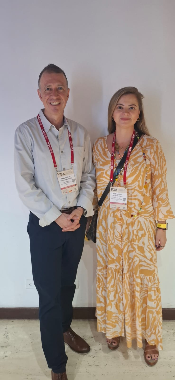 Carlos Iván Villegas, CEO de Tuya; y Yuri Valencia, vicepresidente de negocio de Tuya.