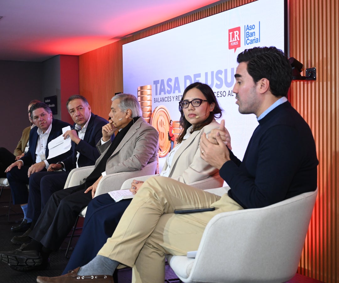 Vista general del primer panel del foro “Tasa de usura, balances y retos para el acceso al crédito” de Asobancaria y La República