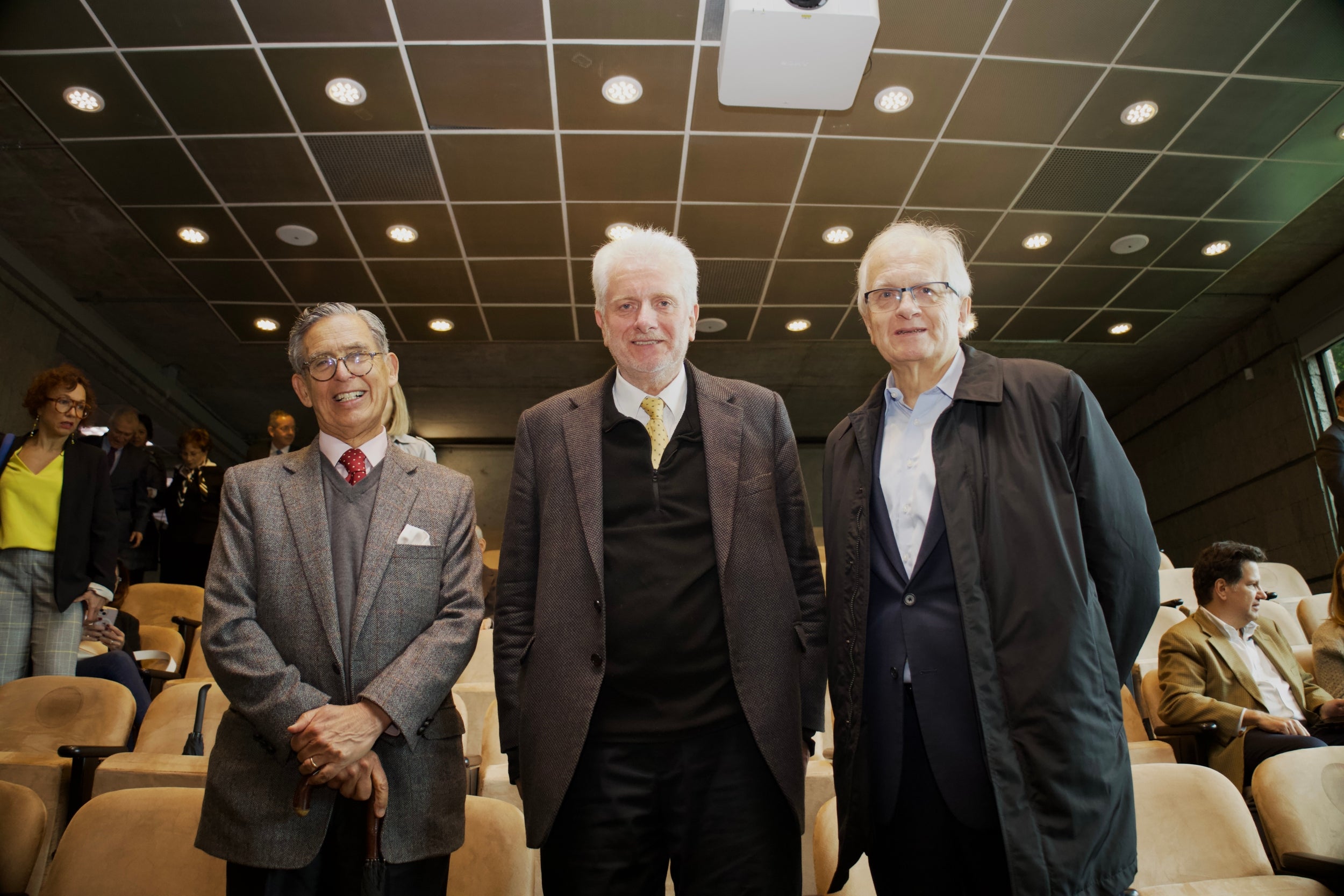 Carlos Caballero, profesor de la Universidad de Los Andes: Santiago Montenegro, expresidente de Asofondos y economista; y Armando Montenegro.