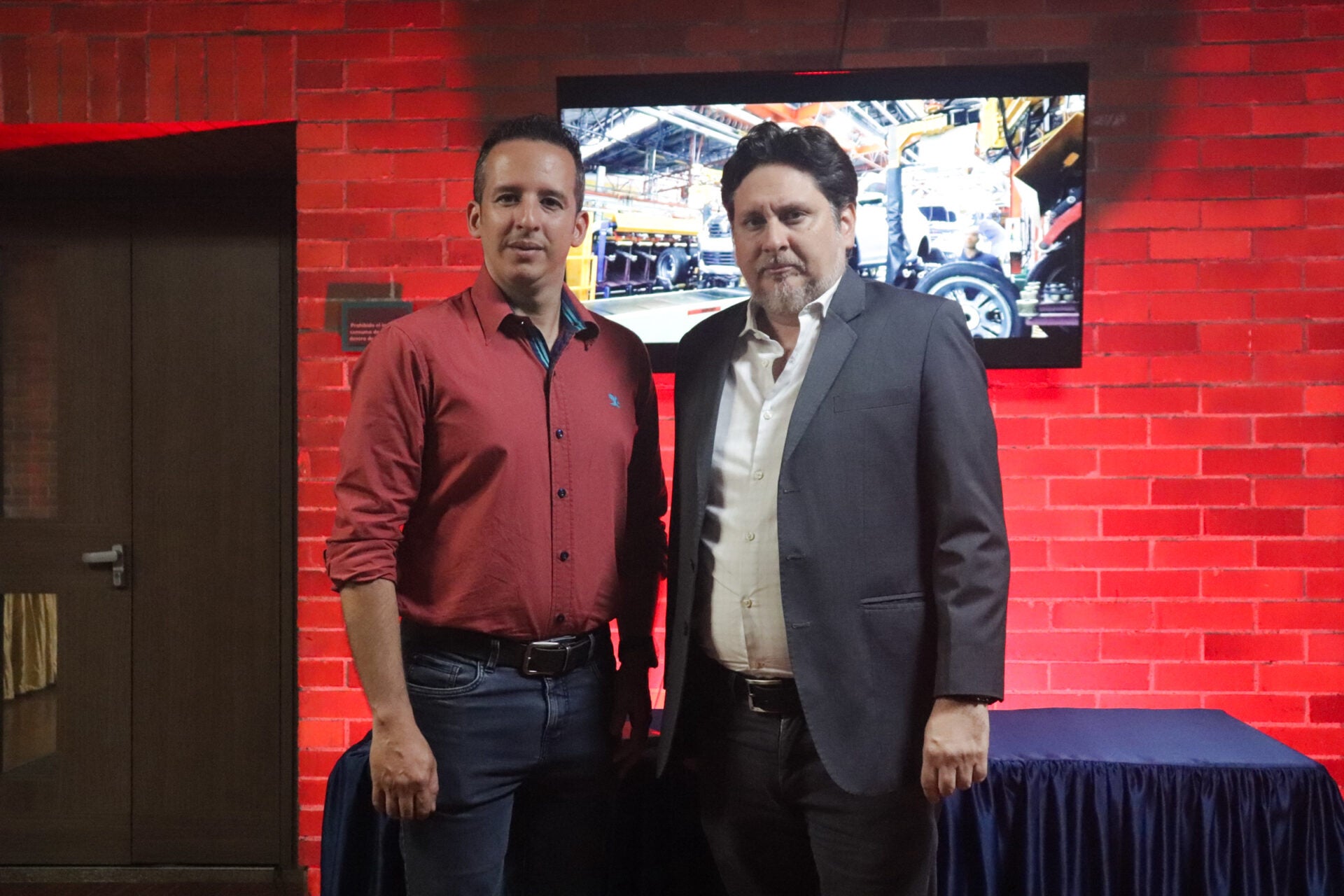 Leonardo Aragón, coordinador de seguridad y salud en el trabajo de la UAO; y Nelson Jiménez, director de gestión humana de la UAO.