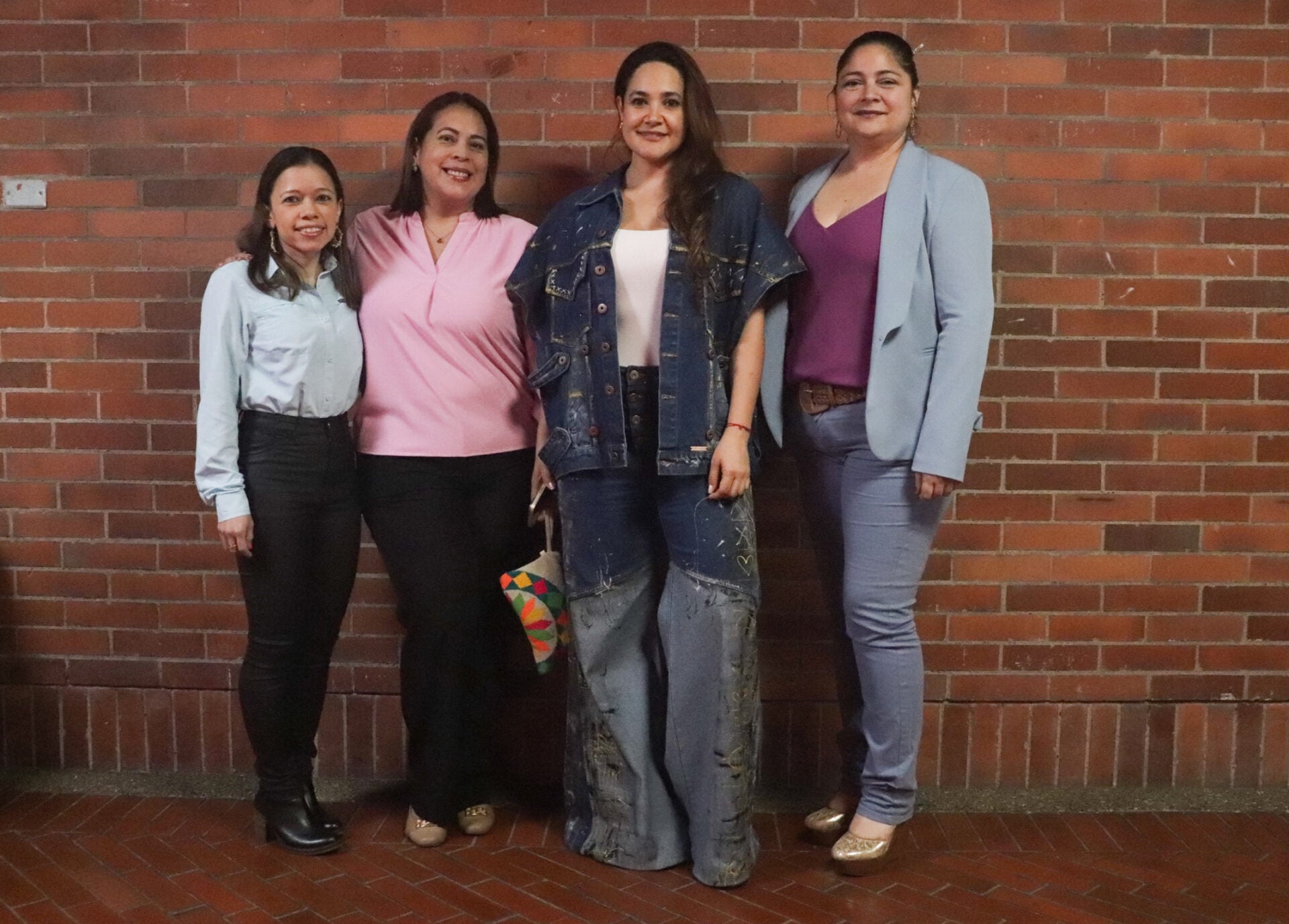 Luisa Fernanda Panteves, profesional del área de inteligencia competitiva y prospectiva de la UAO; Diana Marcela Medina, coordinadora de espacios para el aprendizaje de la UAO; Lina Salgado, jefe administrativa de servicios a la comunidad de la UAO; y Marianella Niño, profesional del área de inteligencia competitiva y prospectiva de la UAO.