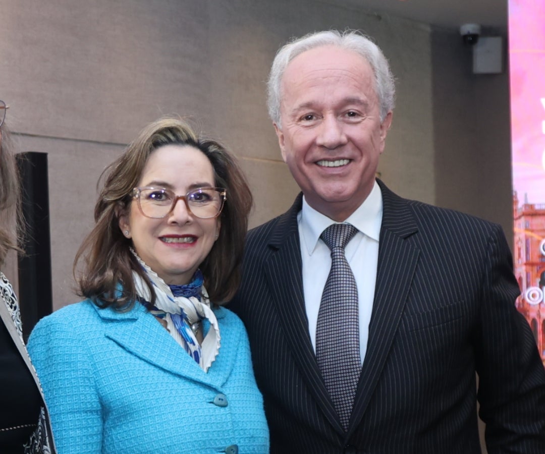 Gina Magnolia Riaño, secretaria general de la Organización Iberoamericana de Seguridad Social; y Omar González Pardo, presidente del Grupo Trinity.