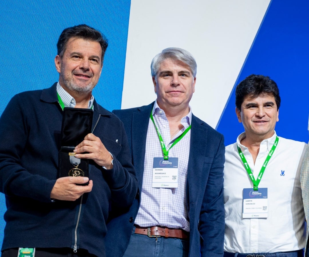 Andrés Restrepo, presidente Mineros S.A.; Hernán Rodríguez, socio de Dentons Cárdenas & Cárdenas; y Hamyr González, presidente del consejo directivo ACM y Minera Cobre.
