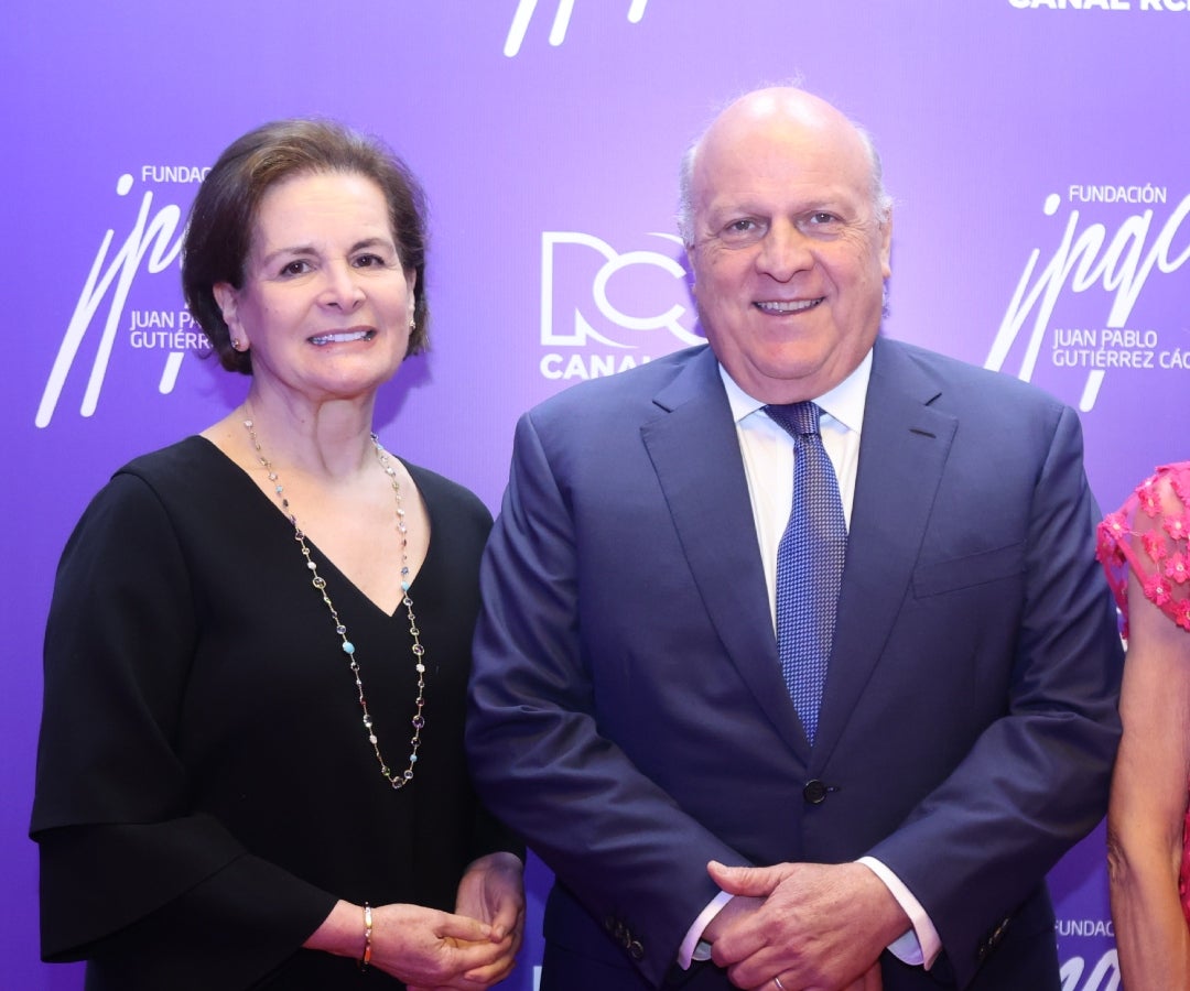 Luz Ángela Sarmiento; y Antonio José Ardila, exembajador de Colombia en Reino Unido.