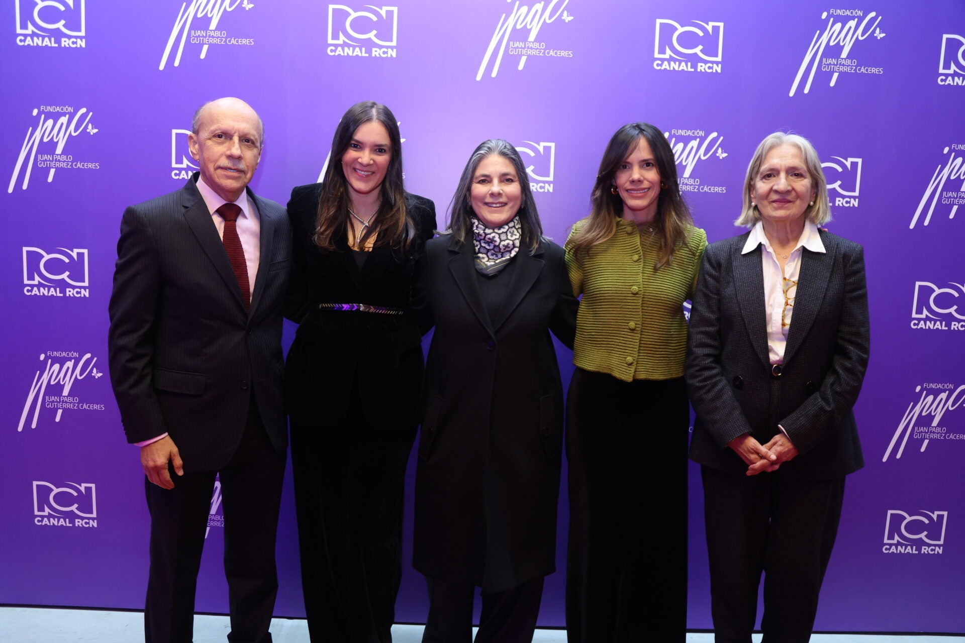 Juan Fernando Ujueta, secretario general; Andrea Katime, vpte. de operaciones; Silvia María Hoyos, directora de comunicaciones; Ana Isabel Egurrola, directora de sostenibilidad; y Luz Marina Toro, secretaria jurídica de RCN Televisión.