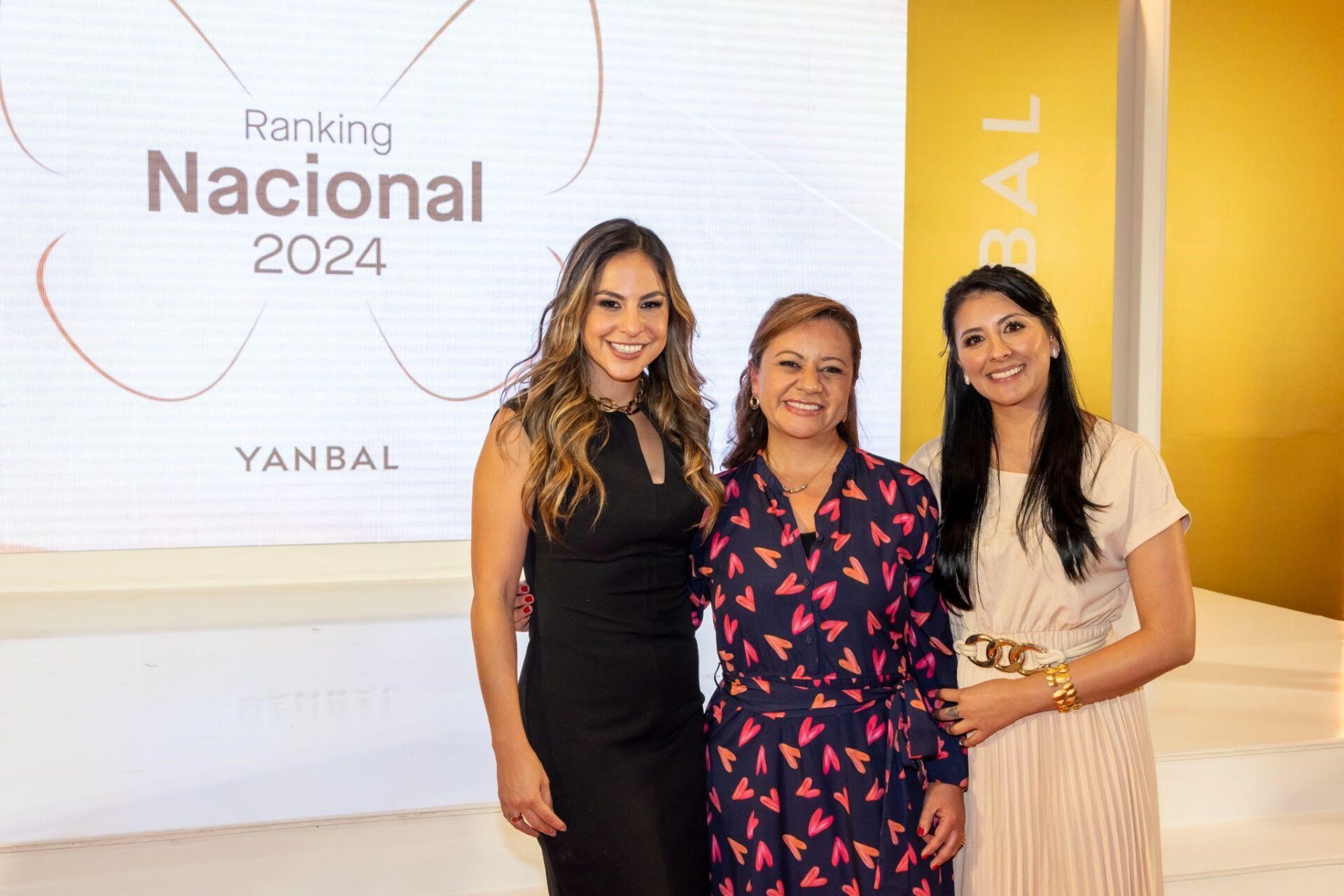 Ana Rangel, coord. senior de eventos; Ángela Ballesteros, directora de estrategia comercial; y María Camila Vanegas, coord. senior comunicaciones Yanbal.