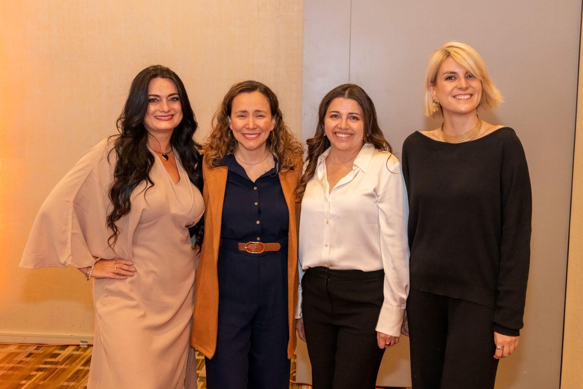 Claudia del Pilar, gerente de región Central; Mónica Reyes, jefe Jurídica; Mireya Linares, directora de finanzas; y Alejandra Ángulo, jefe de marketing de Yanbal.