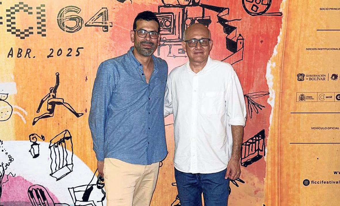 Carlos Zuluaga, miembro del equipo audiovisual del festival; y Manuel Lozano, director de comunicaciones del Ficci.