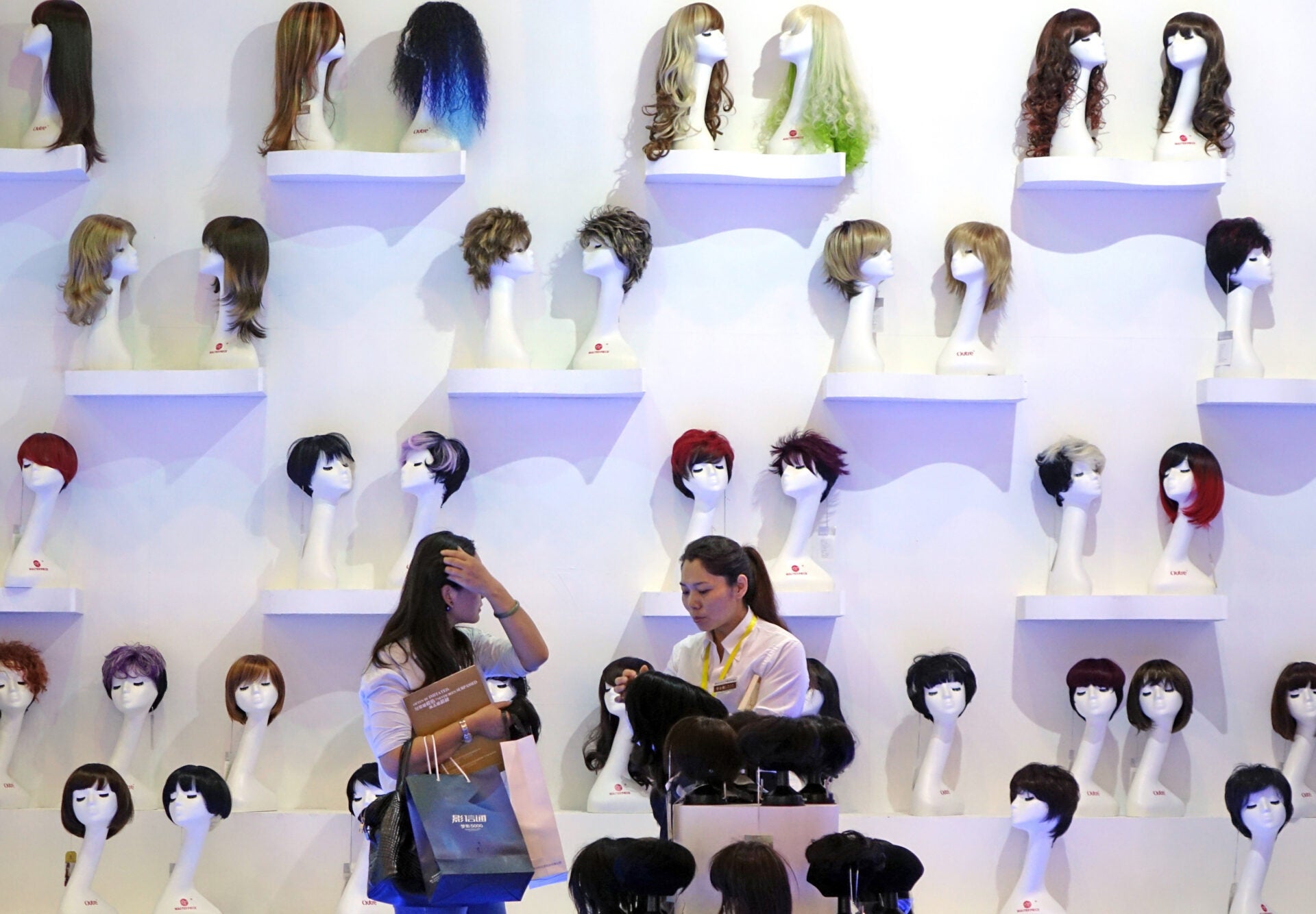 Modelos de pelucas en Zhengzhou, China/VCG/Getty Images/Bloomberg