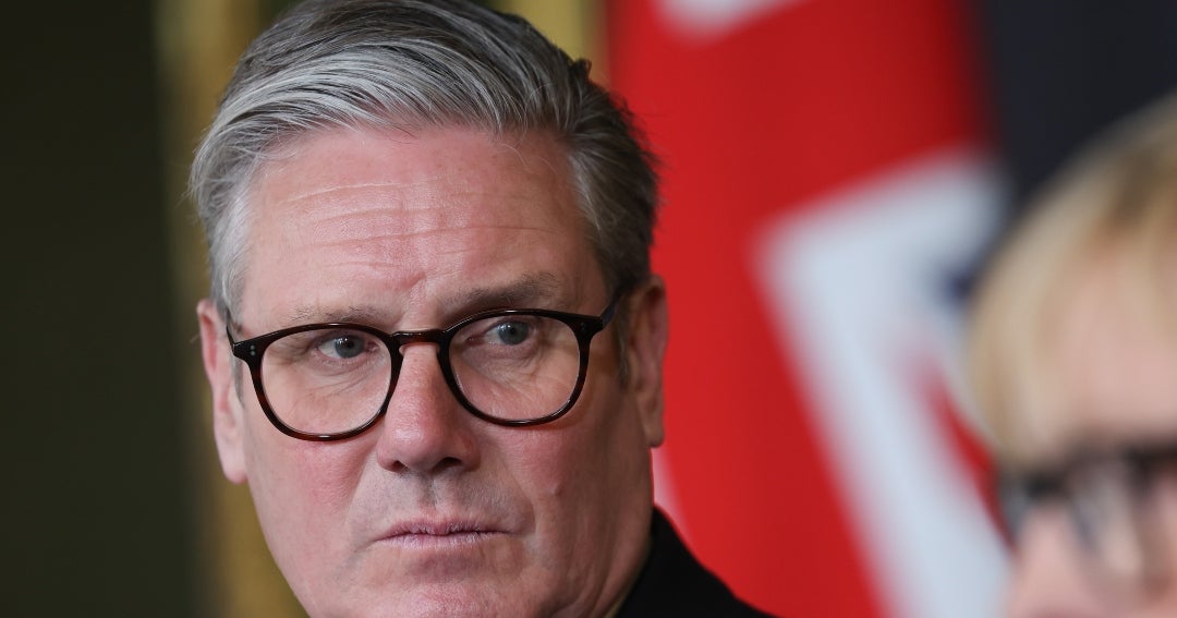 Starmer tiene el apoyo del Partido Laborista antes del enfrentamiento en el Parlamento