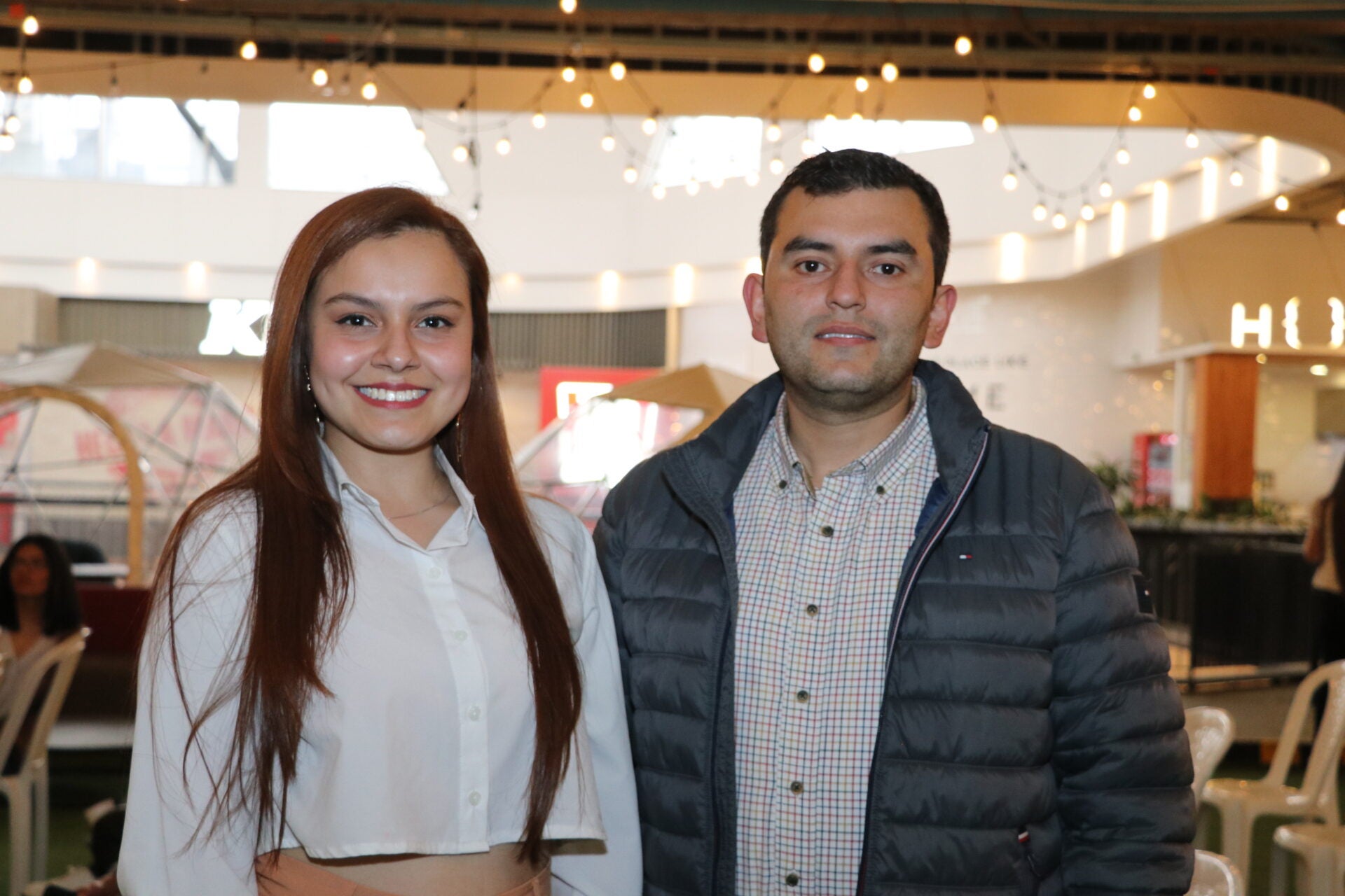 Camila Cano, supervisora ambiental de Nuestro Bogotá; y Juan David Rodríguez, líder en gestión ambiental para Multiplika.