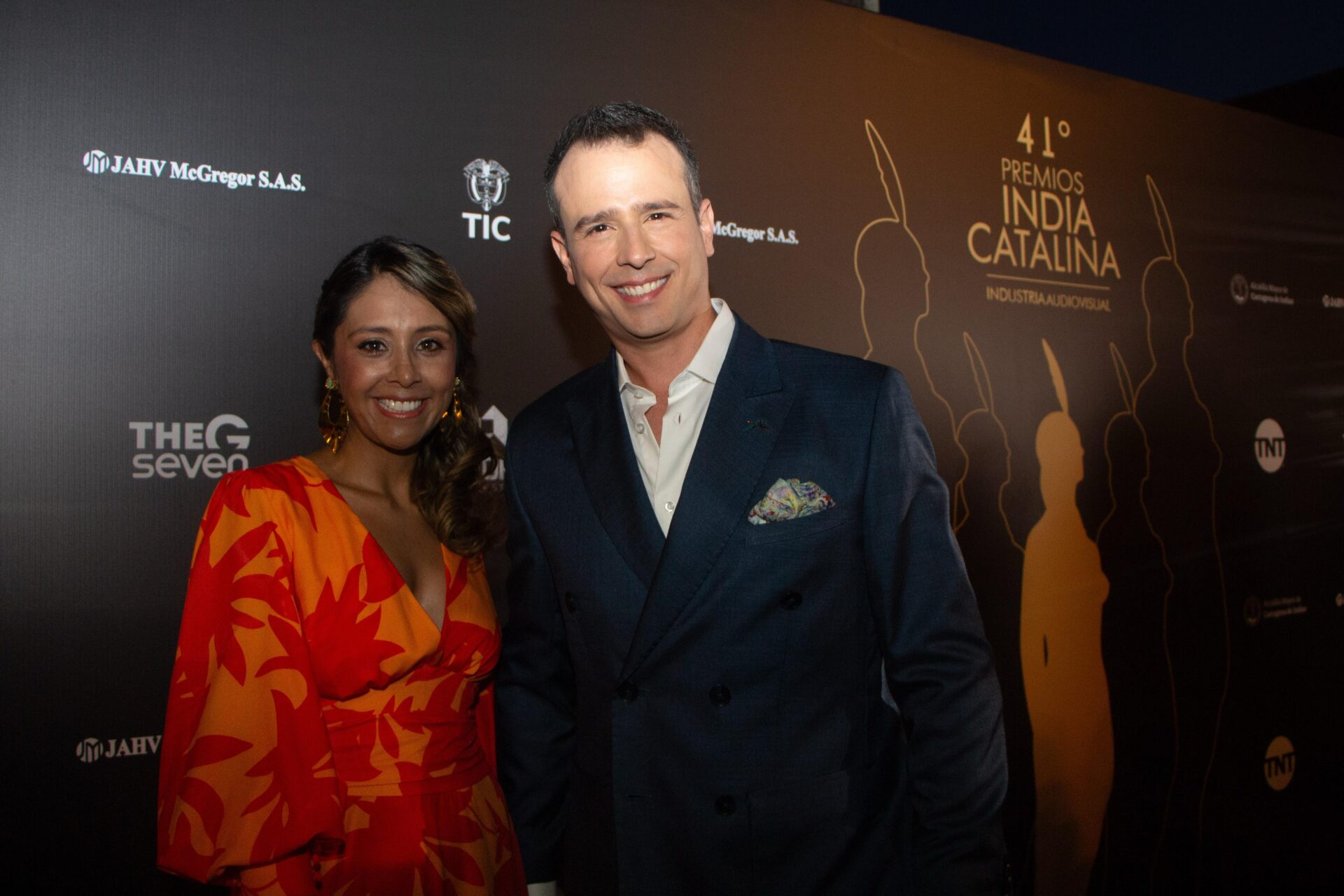 Marcela Guataquira, CEO de ‘Sin reserva podcast’; y José Fernando Patiño, periodista y host de ‘Sin reserva podcast’.