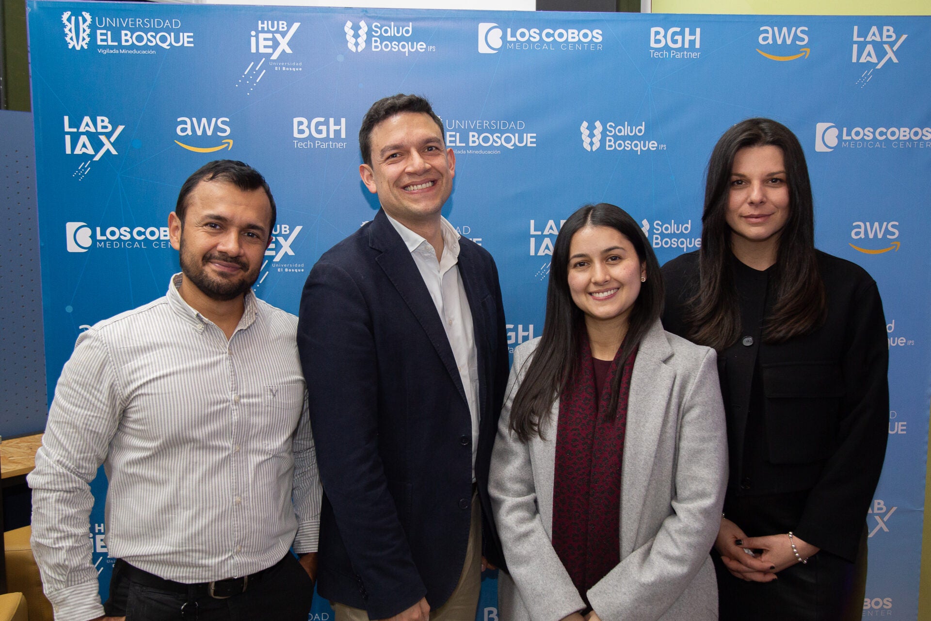 Juan Pablo Carreño, gerente de emprendimiento del HUB iEX en salud de la Universidad El Bosque; Carlos Andres Rubio, gerente de fortalecimiento territorial en iNNpulsa Colombia; Catalina Mahecha Prieto; directora de redes y territorio en iNNpulsa Colombia; y Jessica Valencia, emprendedora.
