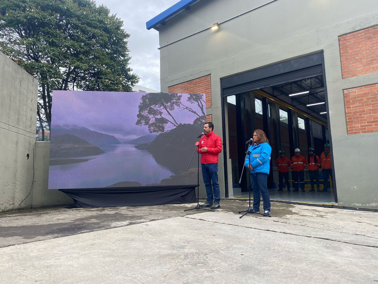 Carlos Fernando Galán, alcalde de Bogotá; y Natasha Avendaño, gerente del Acueducto de Bogotá