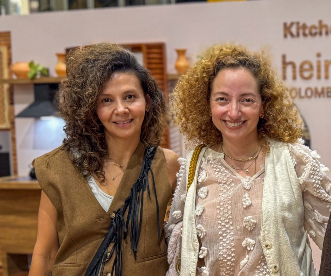 Catalina Hernández, gerente de sistema moda de ProColombia; y Catherine Villota, escritora y experta en moda.