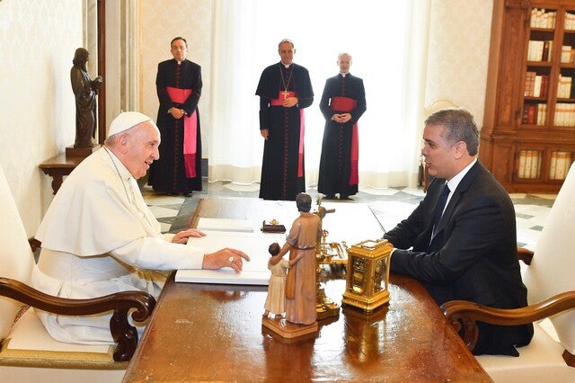 El Papa Francisco junto con el presidente de Colombia en 2018 Iván Duque.