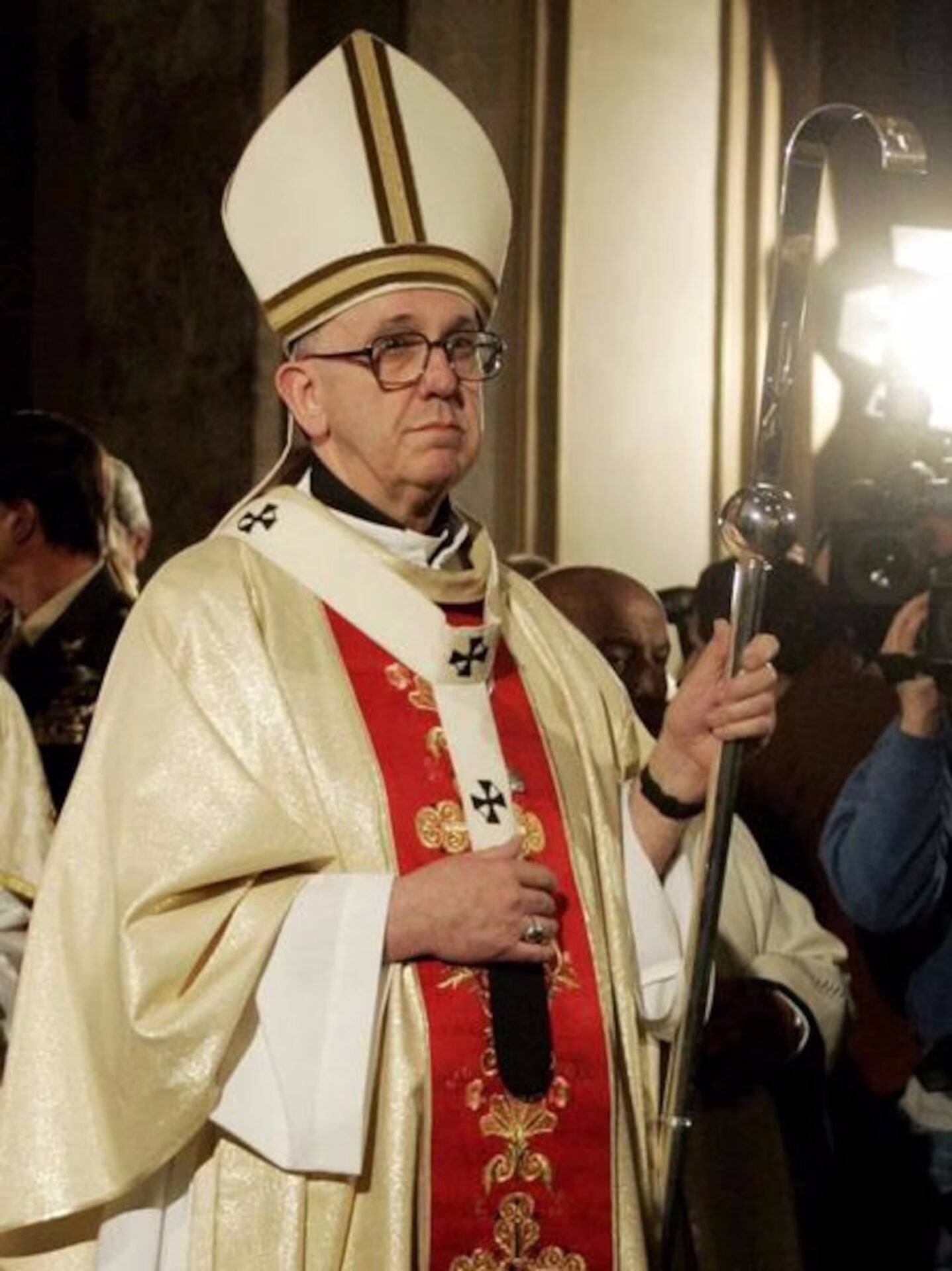 El Papa en su labor como Cardenal.