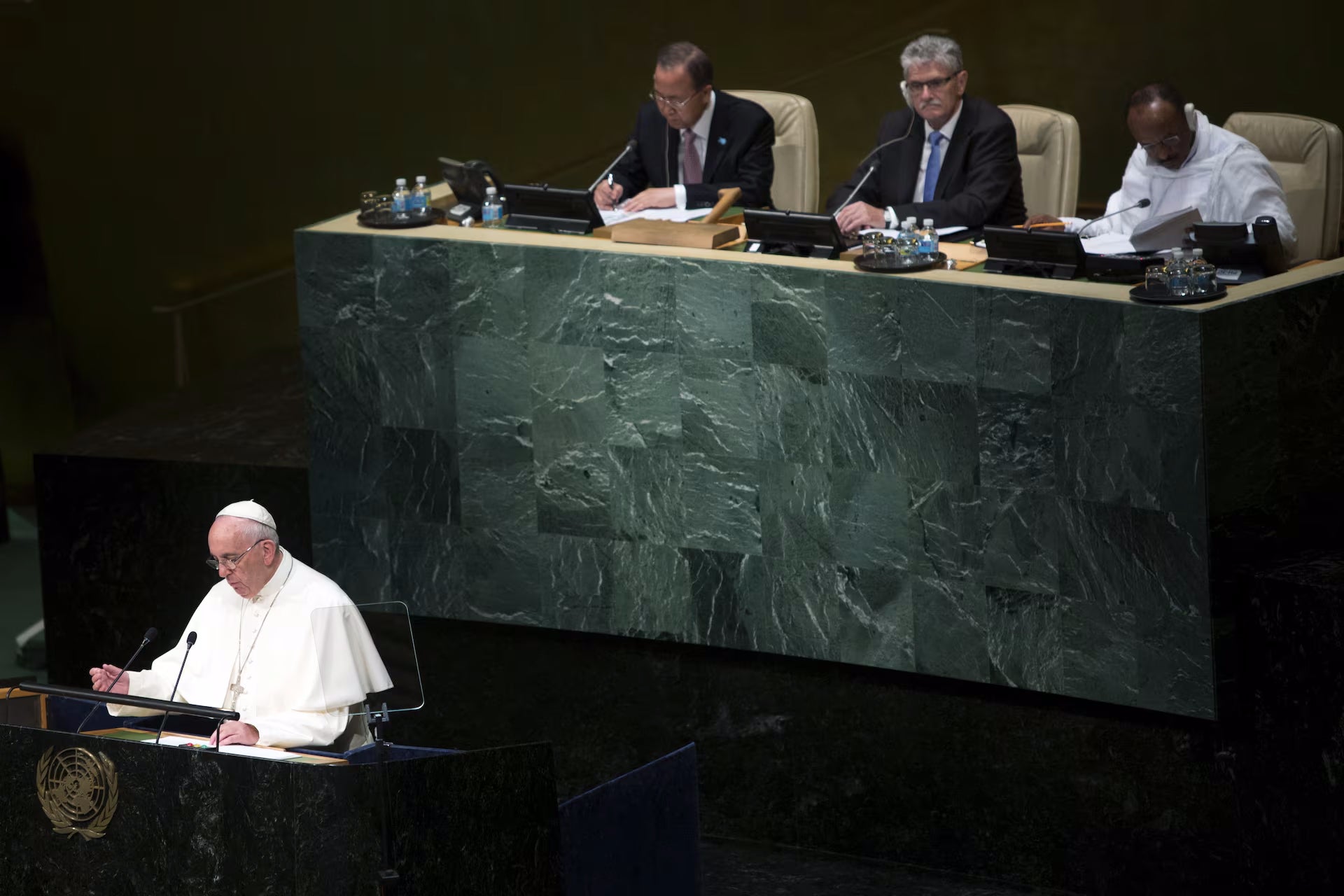 El Papa Francisco se dirige a los asistentes a la ceremonia de apertura de la Cumbre de las Naciones Unidas sobre el Desarrollo Sostenible en 2015.