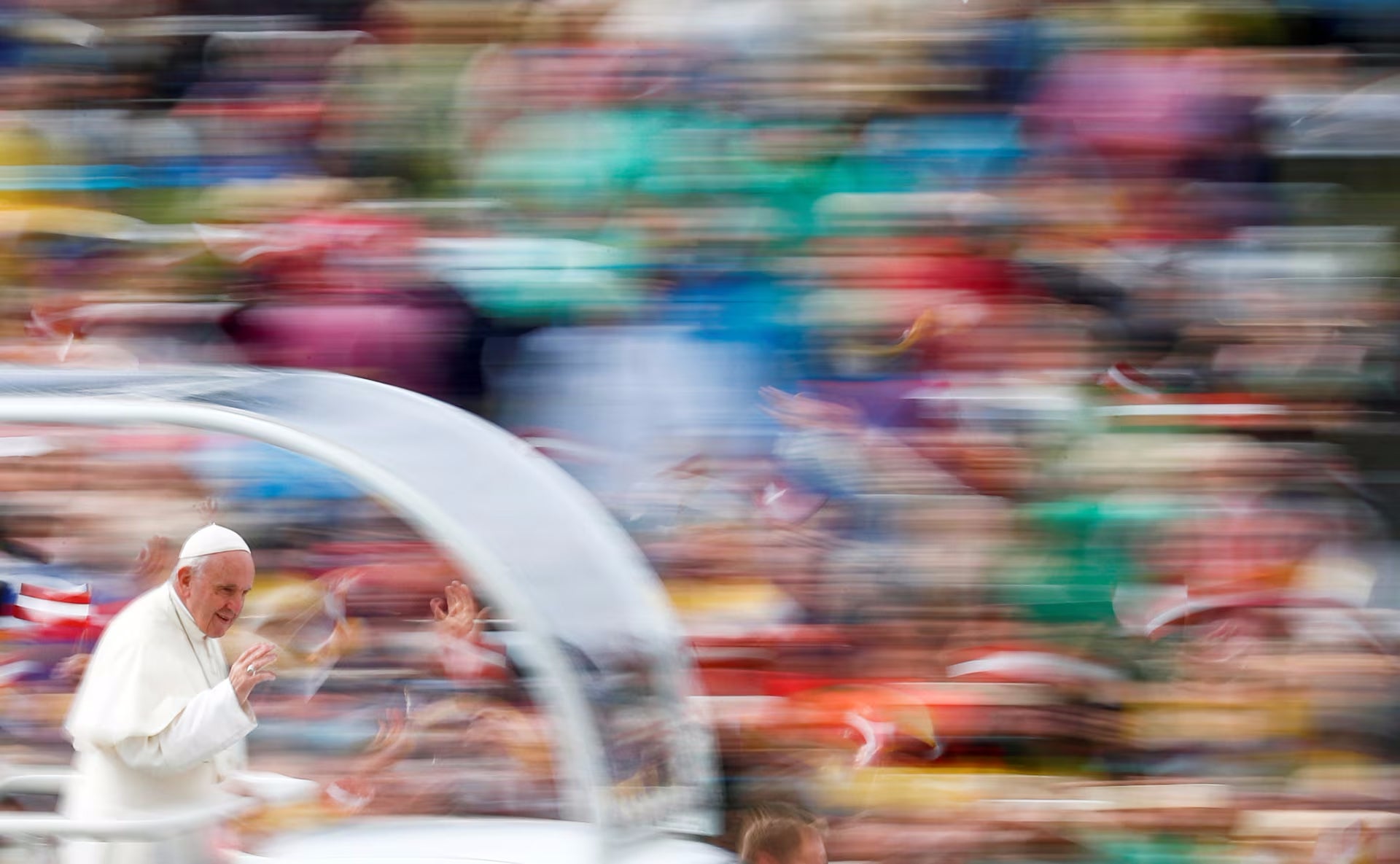 El Papa Francisco llega a la Basílica de Aglona en 2018.