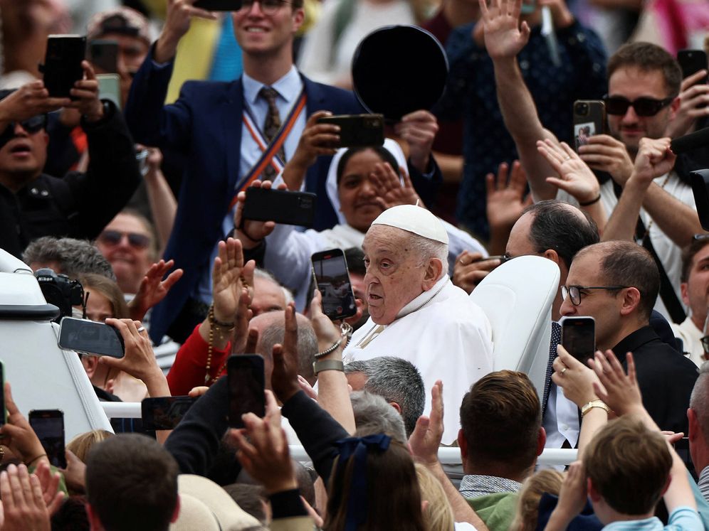 El papa francisco en su última aparición ayer en la Plaza de San Pedro del Vaticano