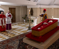 2025-04-22T074643Z_352594828_RC2I2EAO66DQ_RTRMADP_3_POPE-FRANCIS