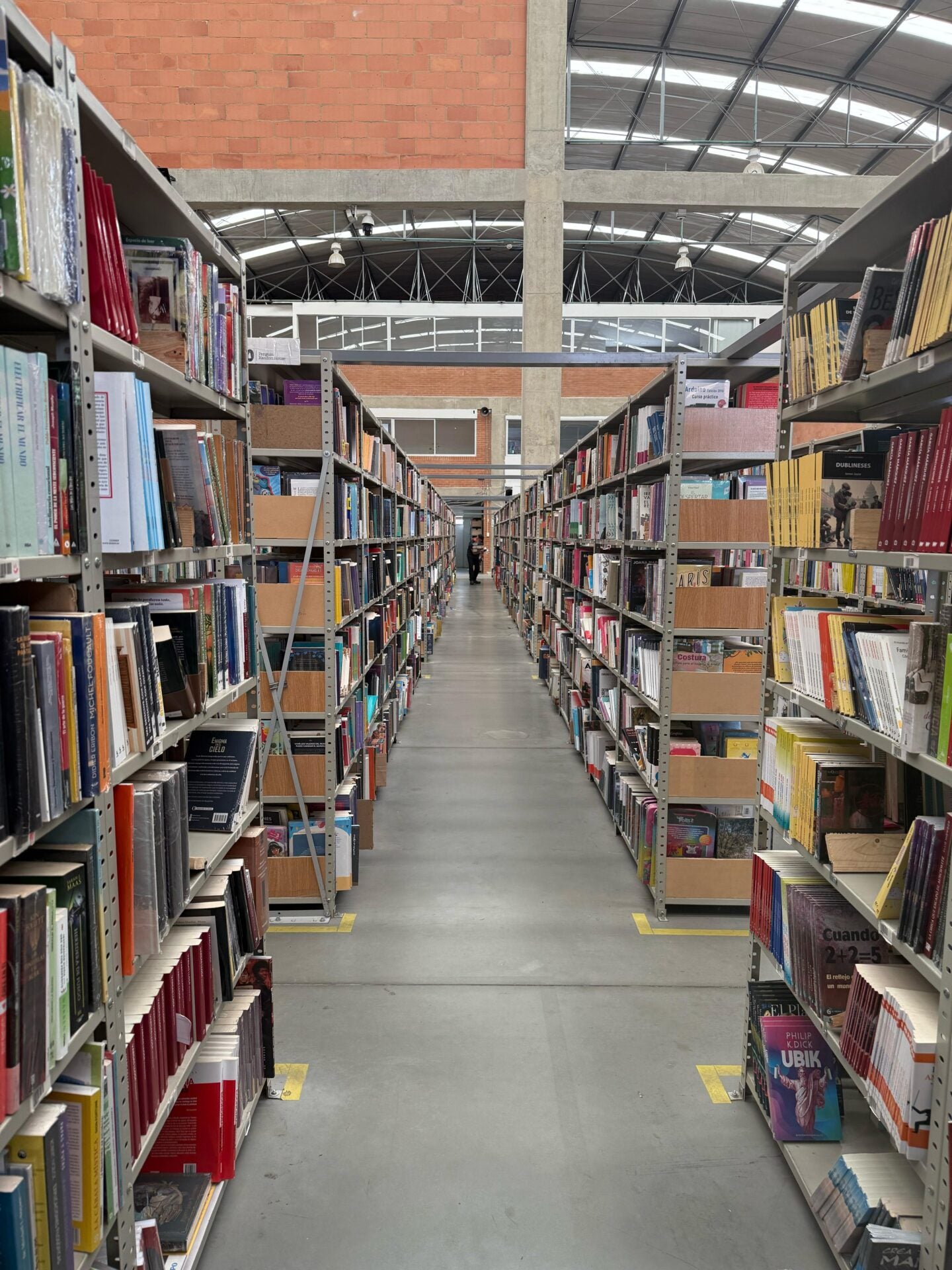 Así se organizan los libros que ya tienen comprador.