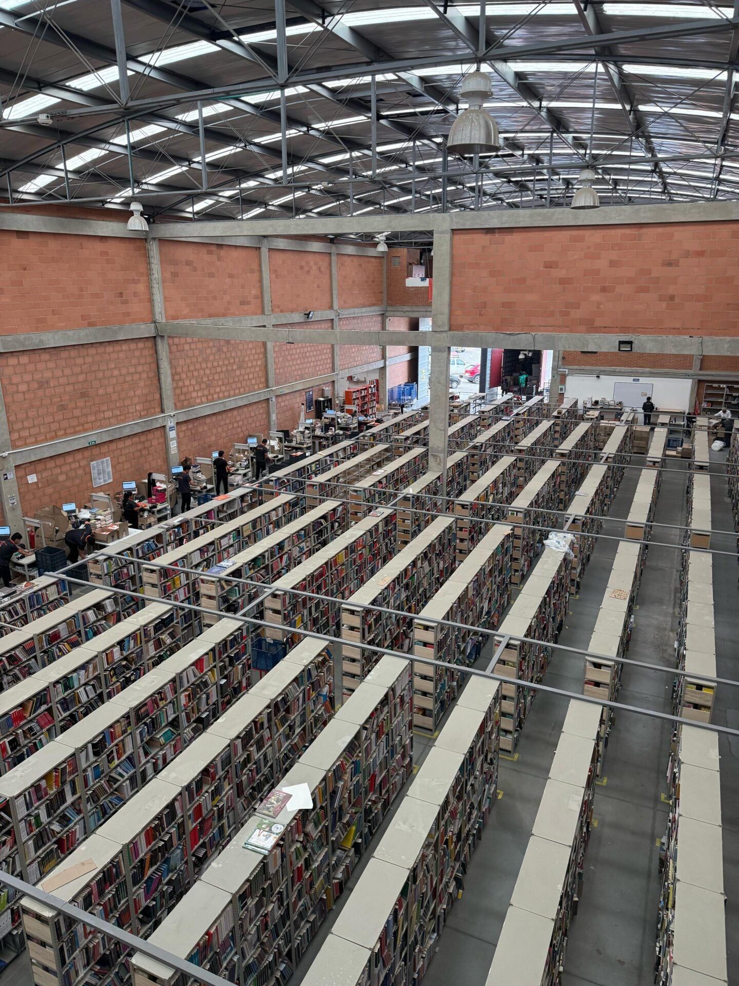 Así se ve la planta de distribución y empaque de Buscalibre en Bogotá.