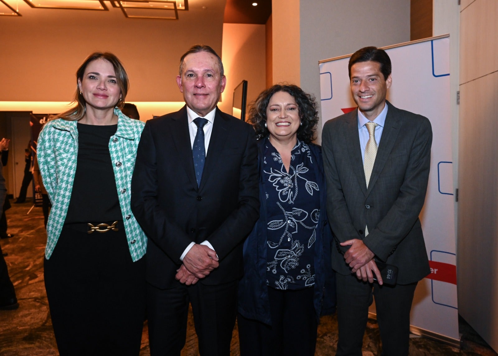 Carolina Arbeláez, representante a la Cámara por Cambio Radical; Efraín Cepeda, presidente del Senado; Angélica Lozano, senadora del Partido Verde; y Mauricio Gómez Amín, senador del Partido Liberal.