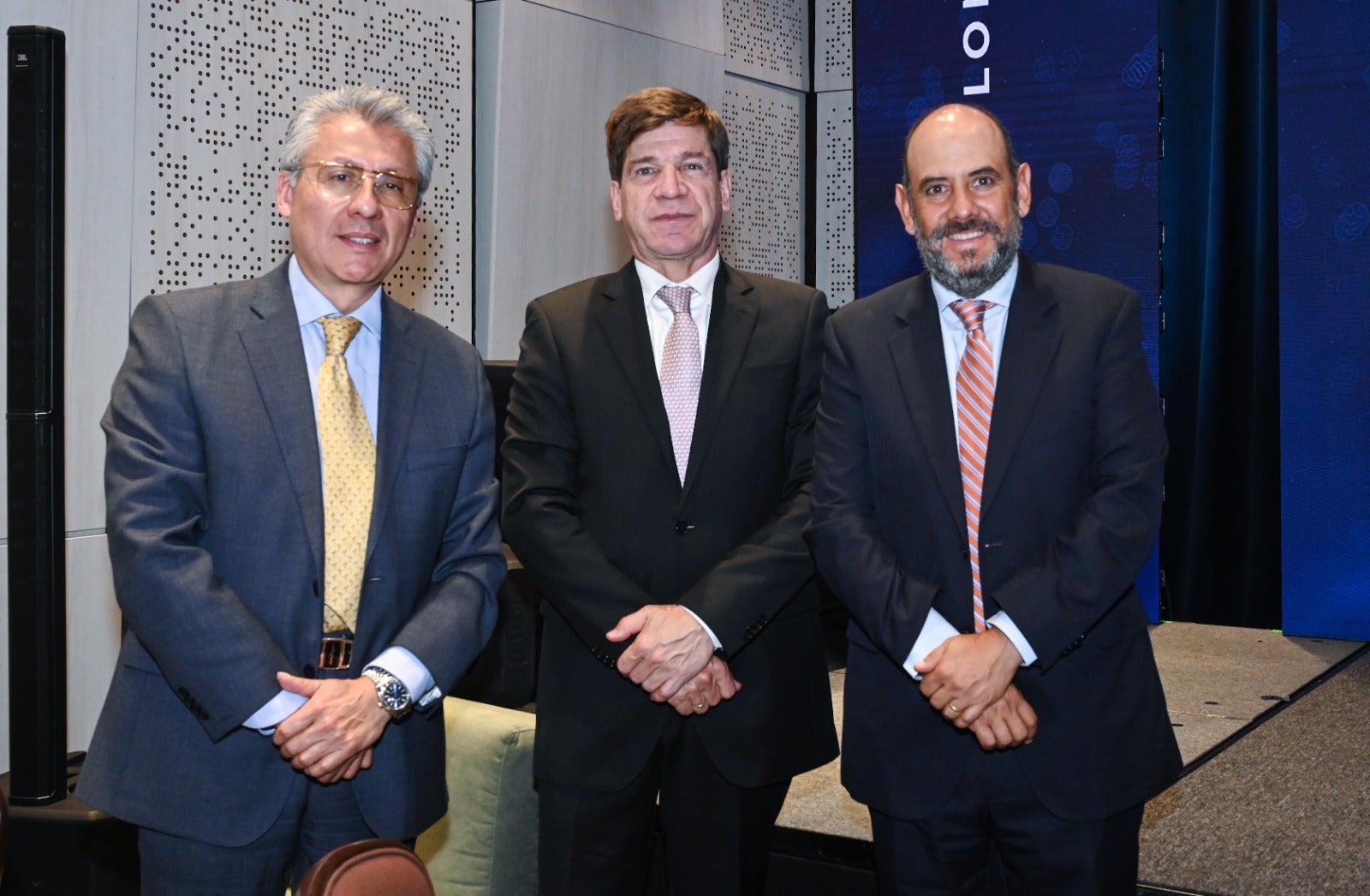 Arnulfo Cuervo, presidente de Fedetranscarga; Andrés Monsalve, subgerente de Proyectos en Grasco; y Juan Carlos Villafuerte, gerente corporativo, de administración y finanzas en Congrupo.