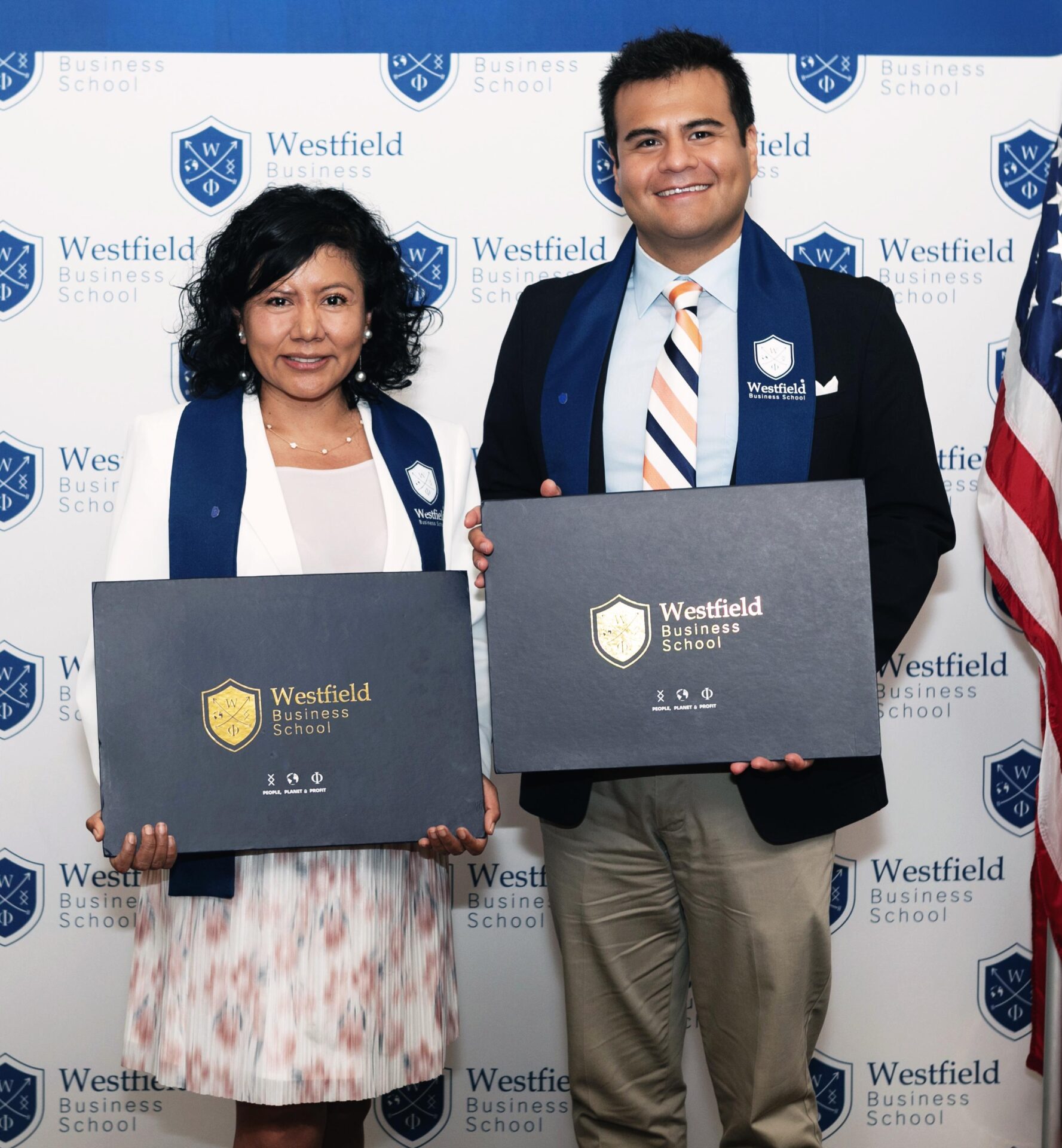 Natalia Arlen Perea, directora de contabilidad bursátil y contabilidad de fondos de inversión para Intercam; y David Romero Maldonado, director adjunto de banca especializada de Intercam.