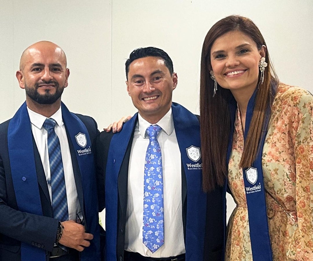 Edward Leonardo Ballén, jefe de estructura, compensación y RL de Grasco; Fabián Mauricio Tanco, técnico de proyecto Iptv de Telefónica Movistar; y Lara Álvarez Mejía, líder de operación de negocio de Protección AFP.