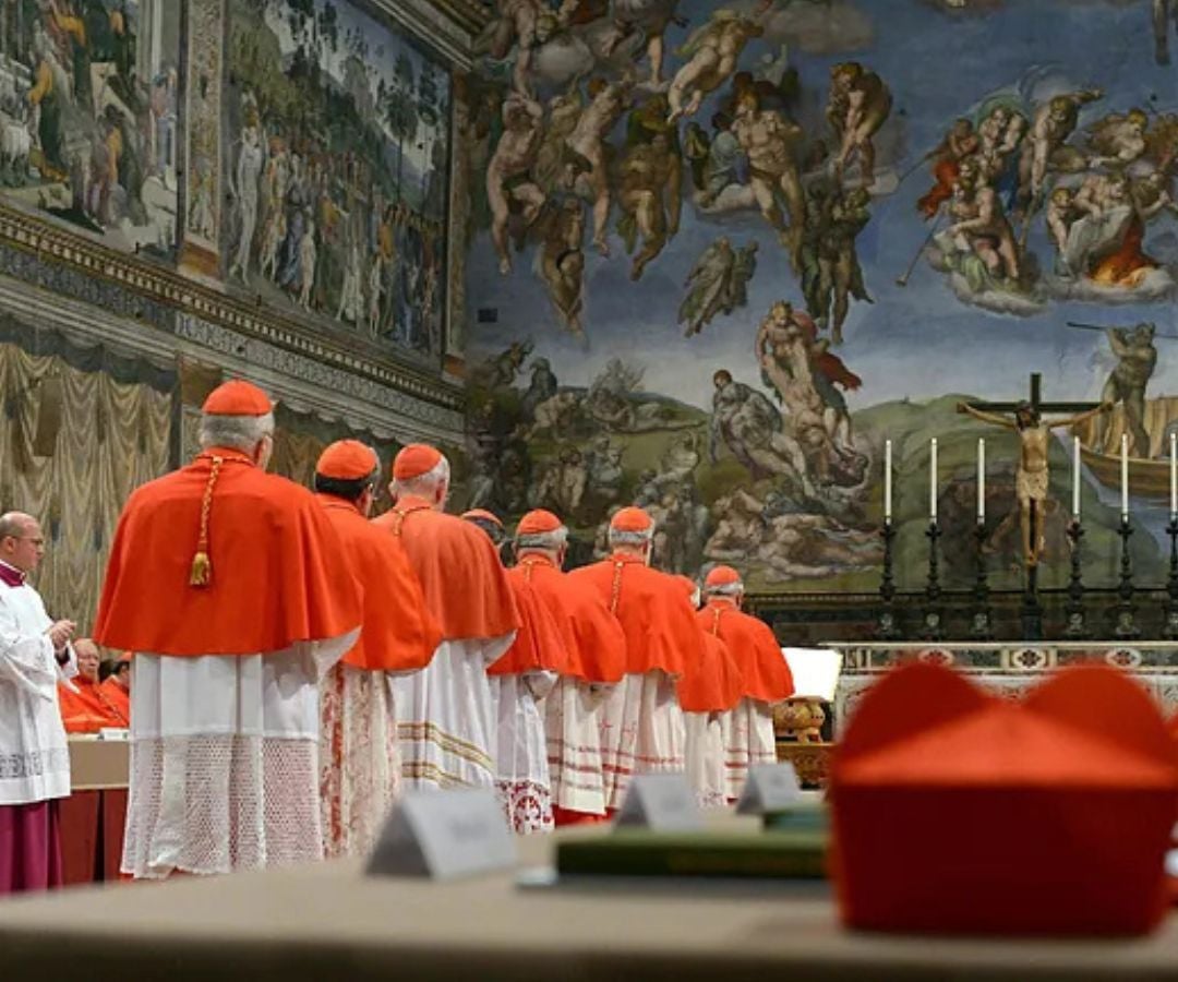 Los cardenales se aíslan antes del inicio del cónclave en el que elegirán al nuevo Papa