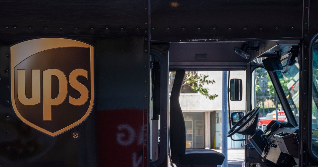 UPS recortará 20.000 empleos y cerrará centros ante la caída de envíos ...
