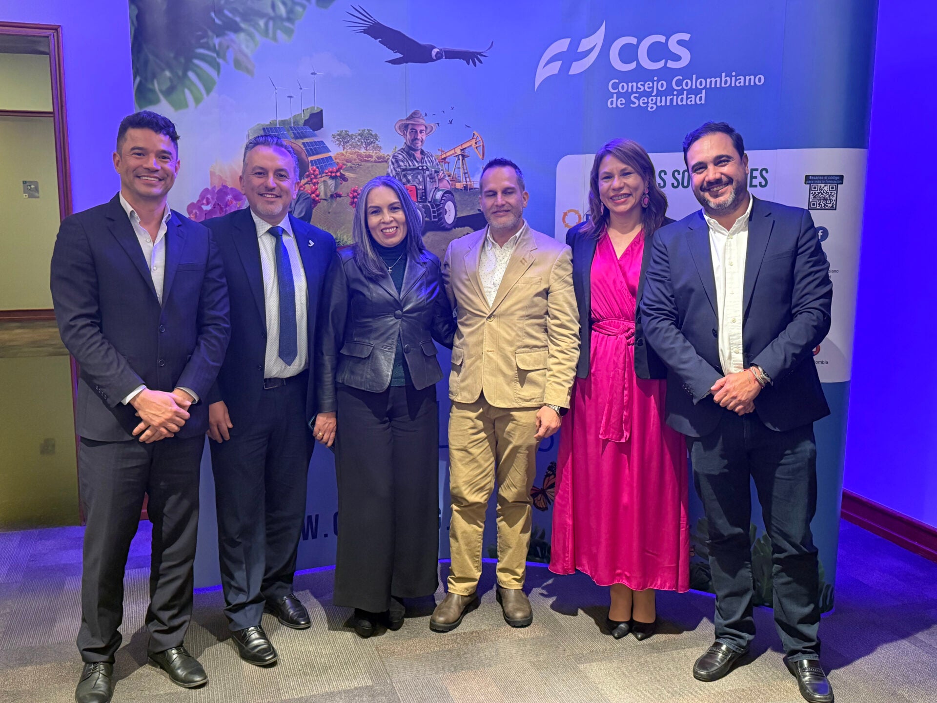 Pedro Ariza, gerente técnico de Colmena Seguros; Edwin Briceño, gerente UEN ARL Sura; Lizbeth Bossa Abril, líder técnica nacional de AXA Colpatria; Francisco Barrios, director de Seguros de Vida Alfa; Olga Cecilia Hernández, subgerente de prevención y bienestar empresarial de Compañía de Seguros Bolívar; y Andrés Felipe Uribe, vicepresidente de negocios de Positiva Compañía de Seguros.